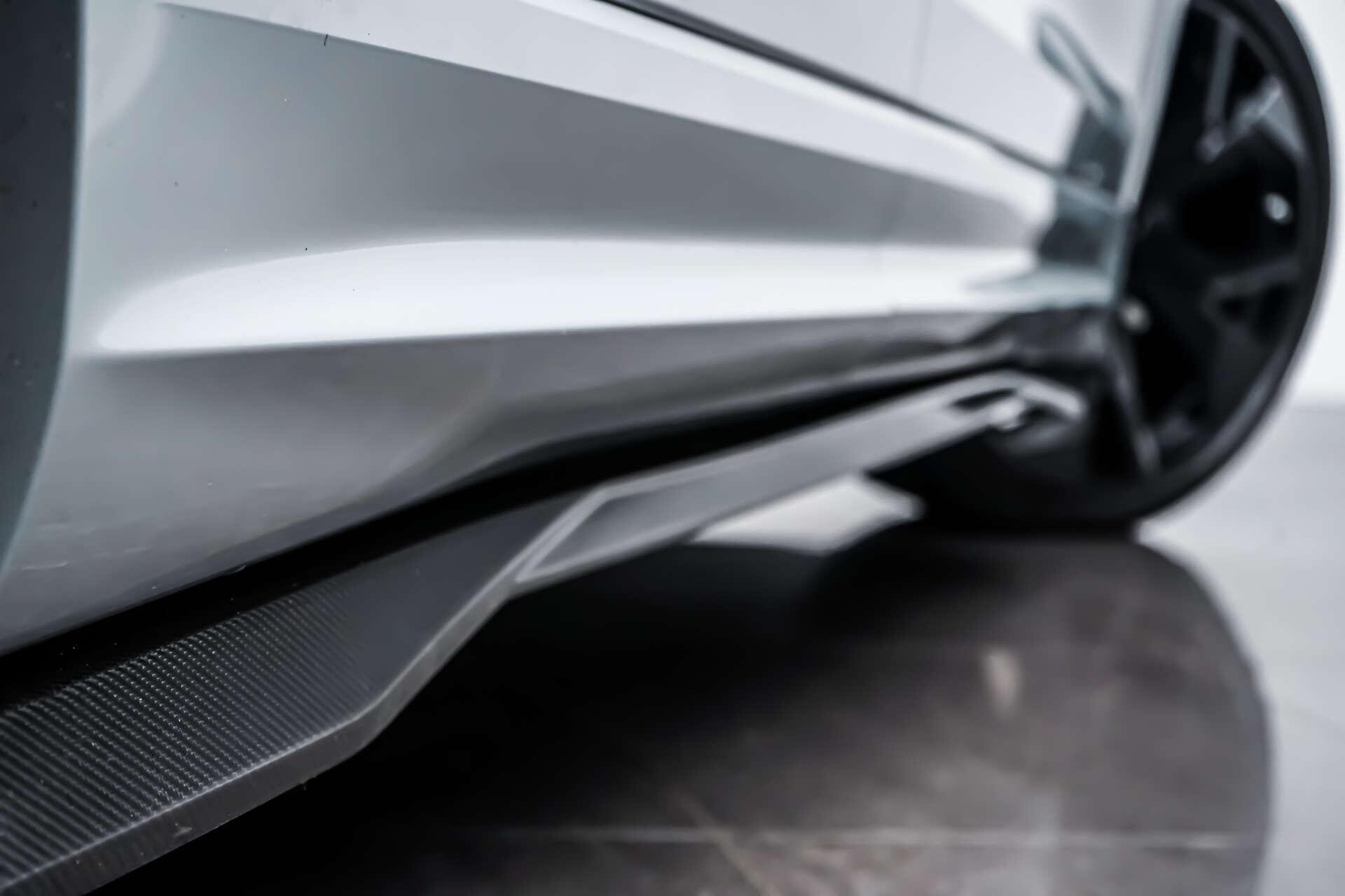 Audi RS Q8 view 9