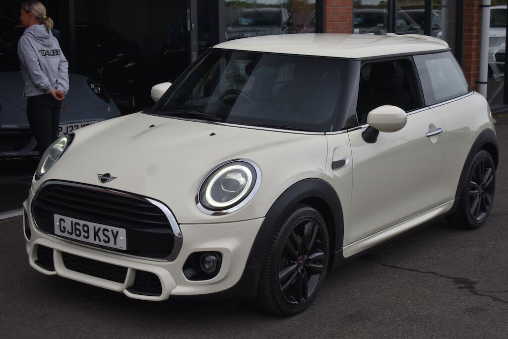 Mini Cooper view 18