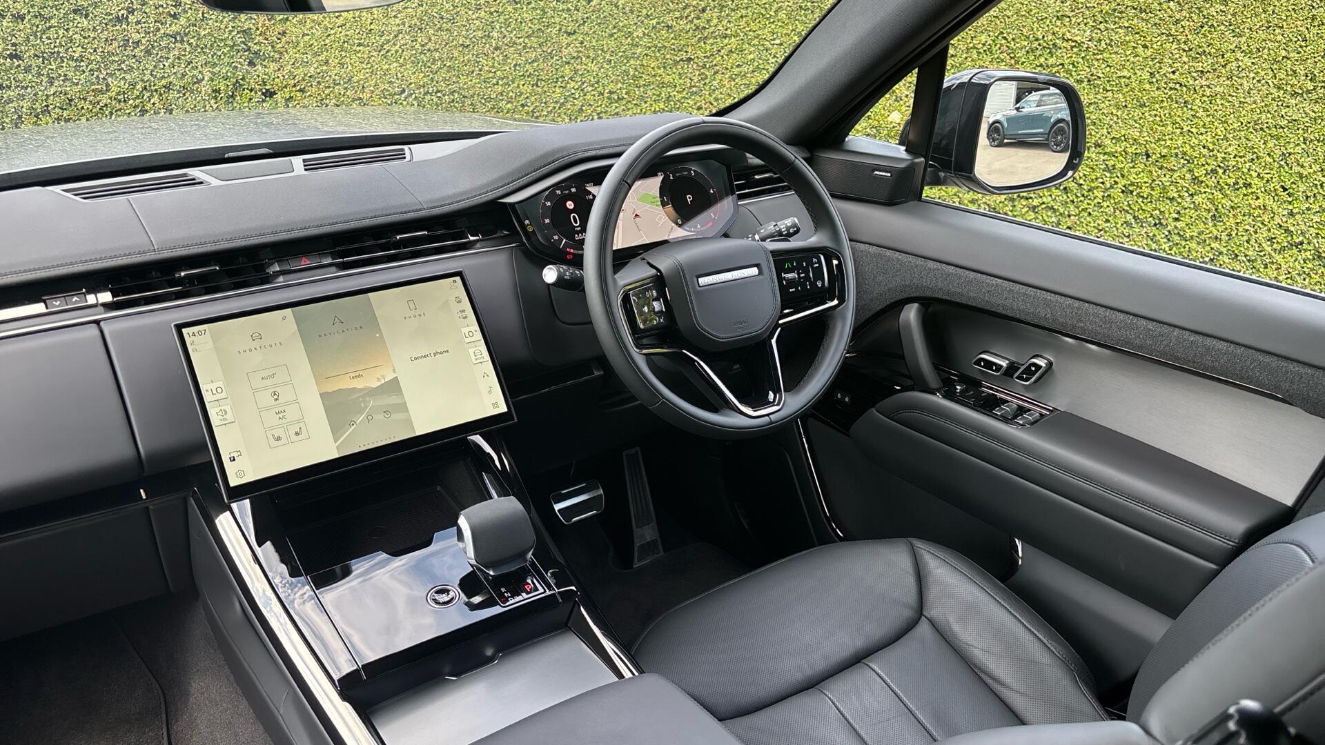Land Rover Range Rover Sport view 28