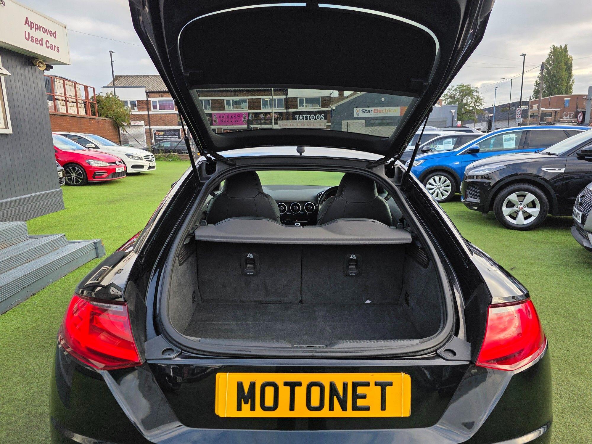 Audi TT view 16