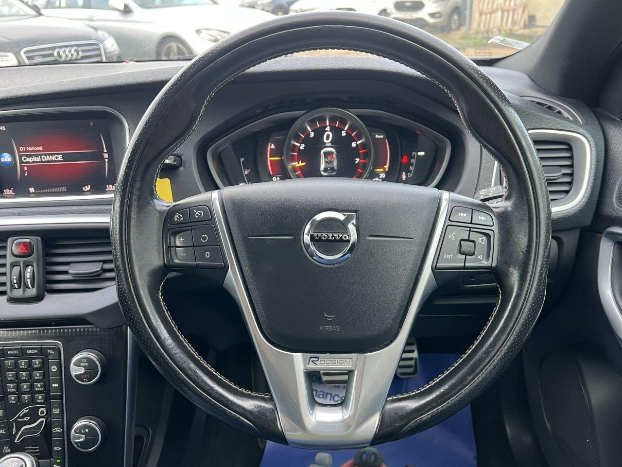 Volvo V40 view 45