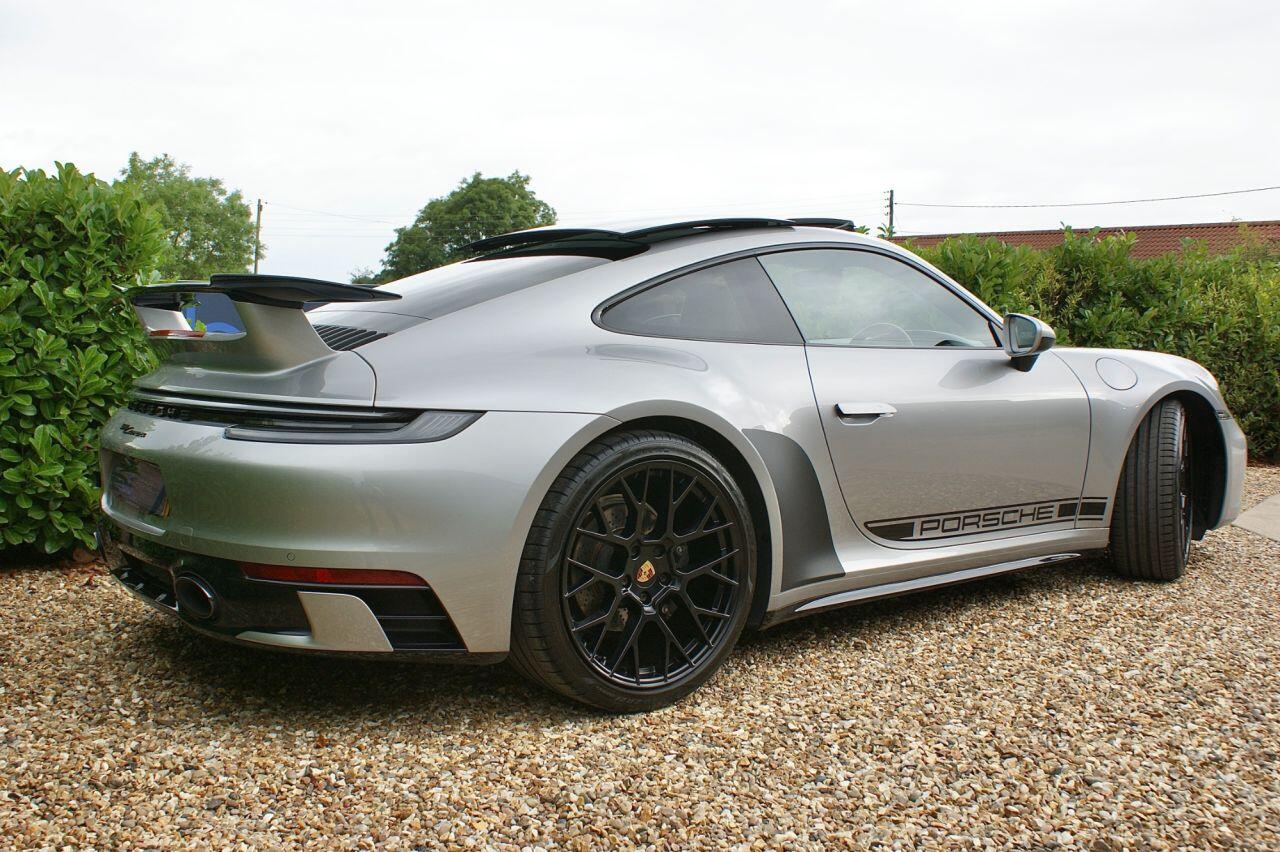 Porsche 911 view 21