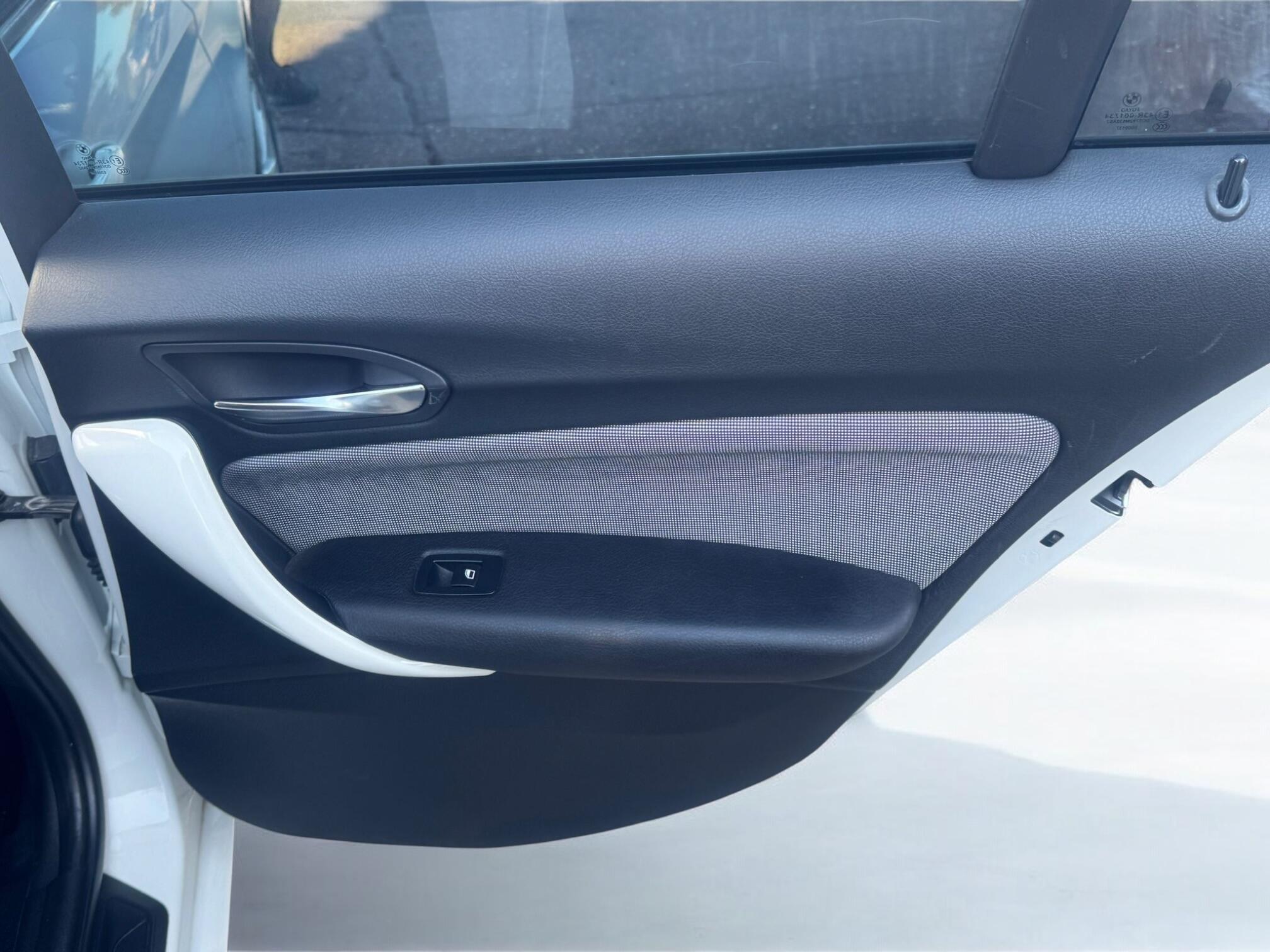 BMW 1 Series view 13