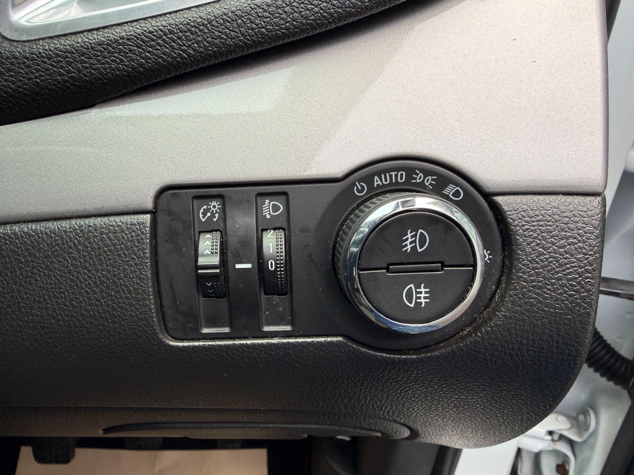 Vauxhall Mokka view 35