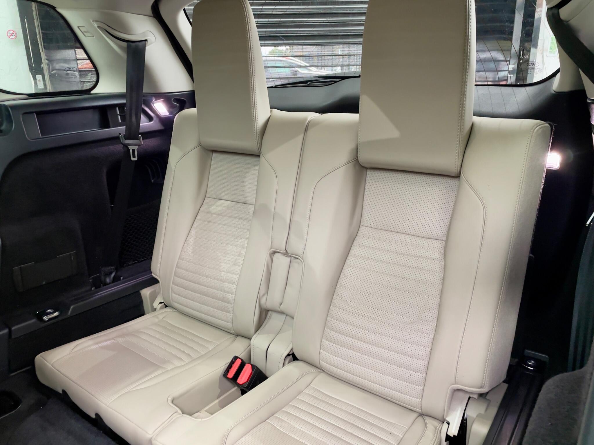 Land Rover Discovery Sport view 44