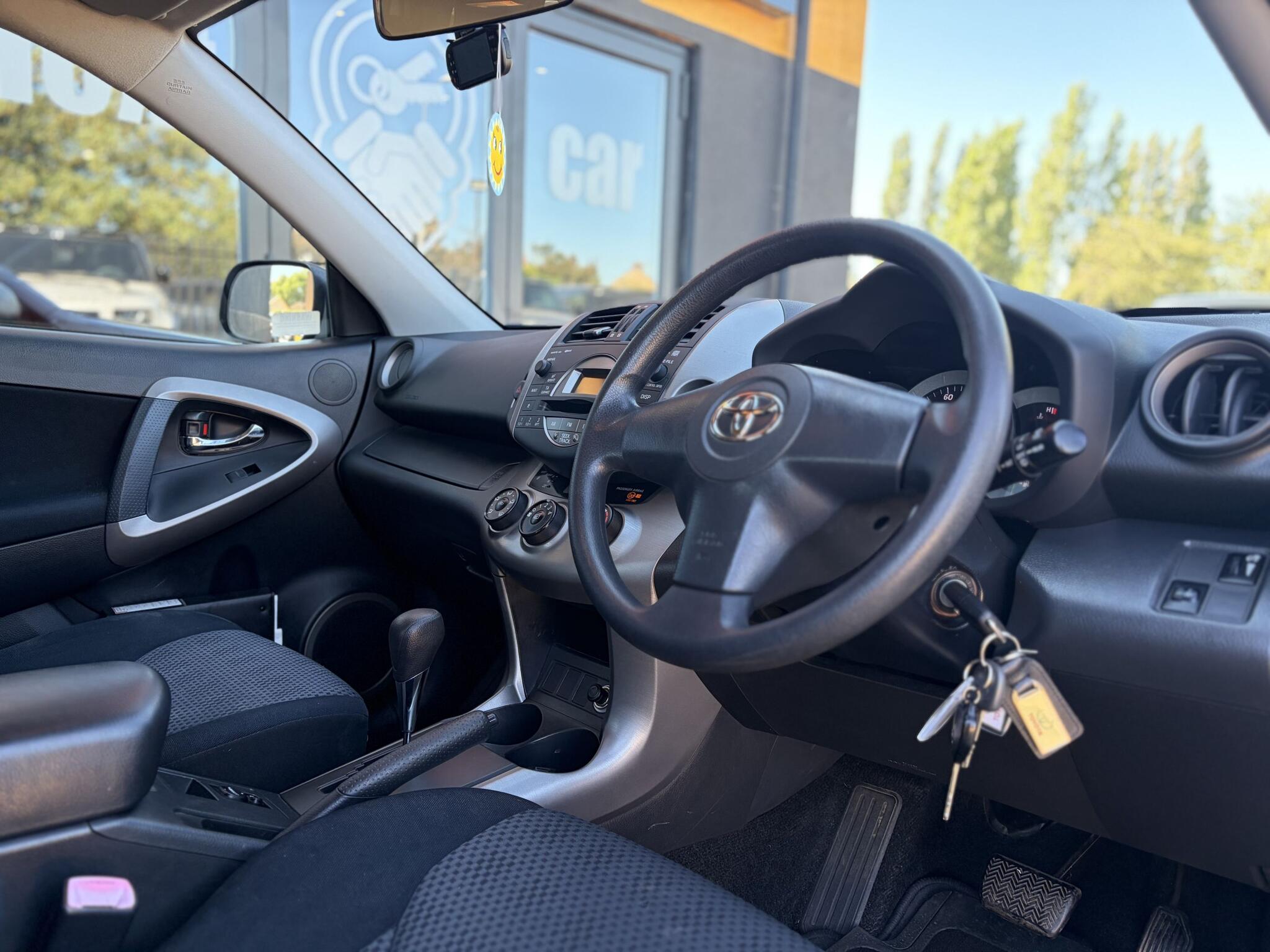 Toyota Rav4 view 11