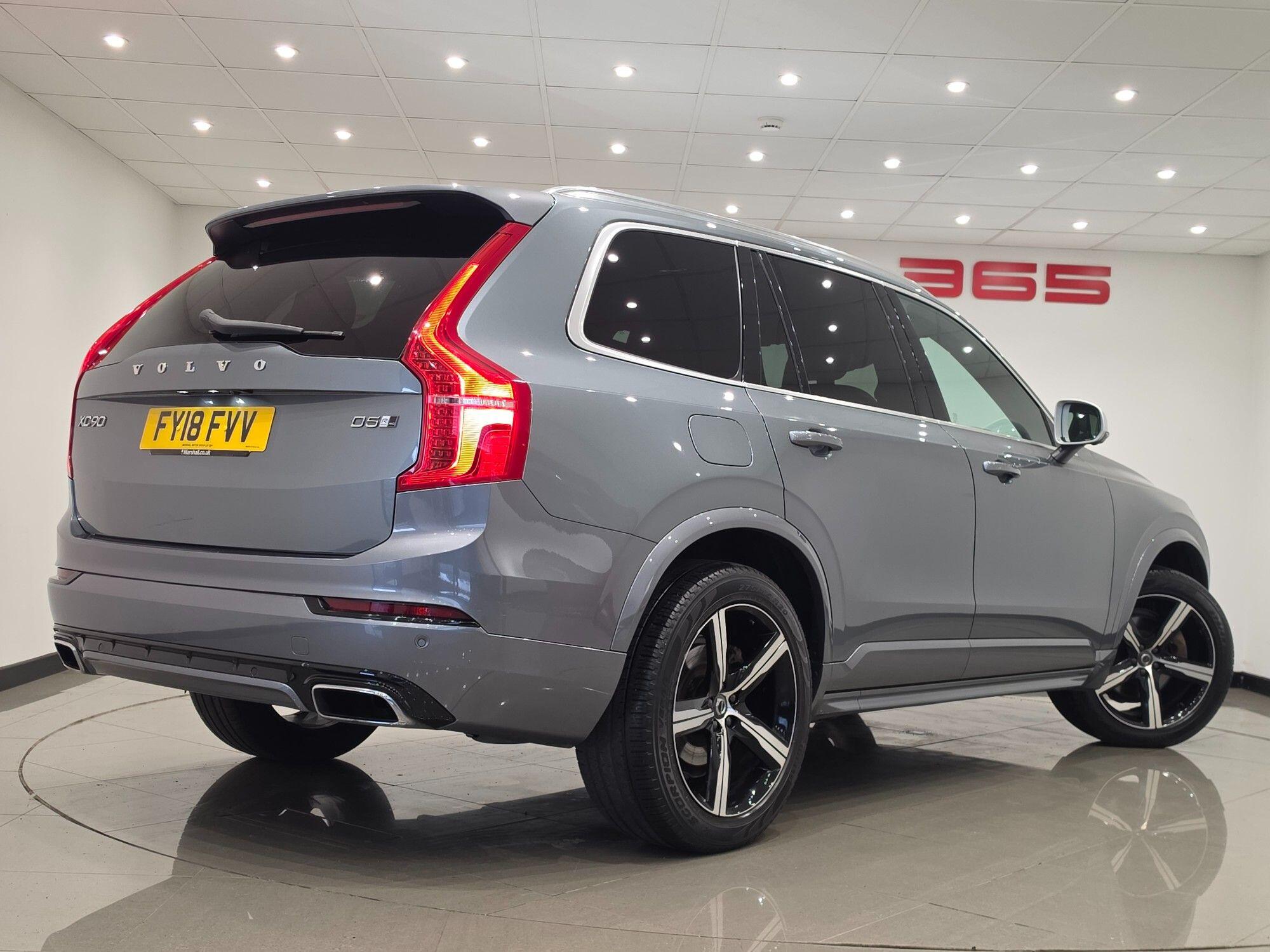 Volvo XC90 view 8