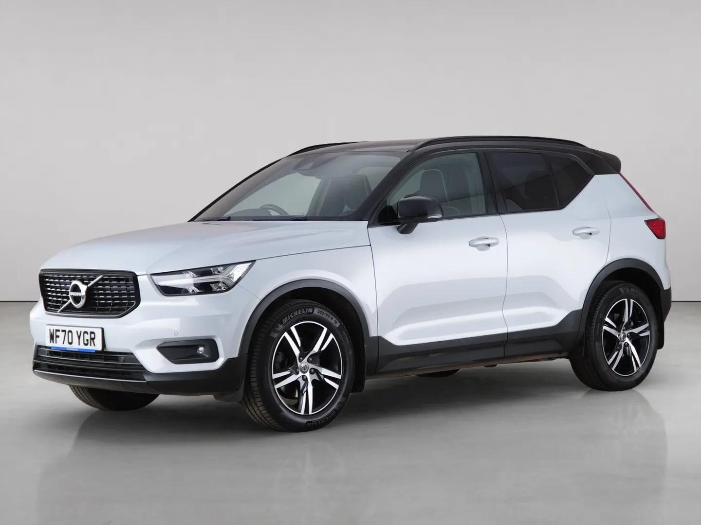 Volvo XC40 view 2