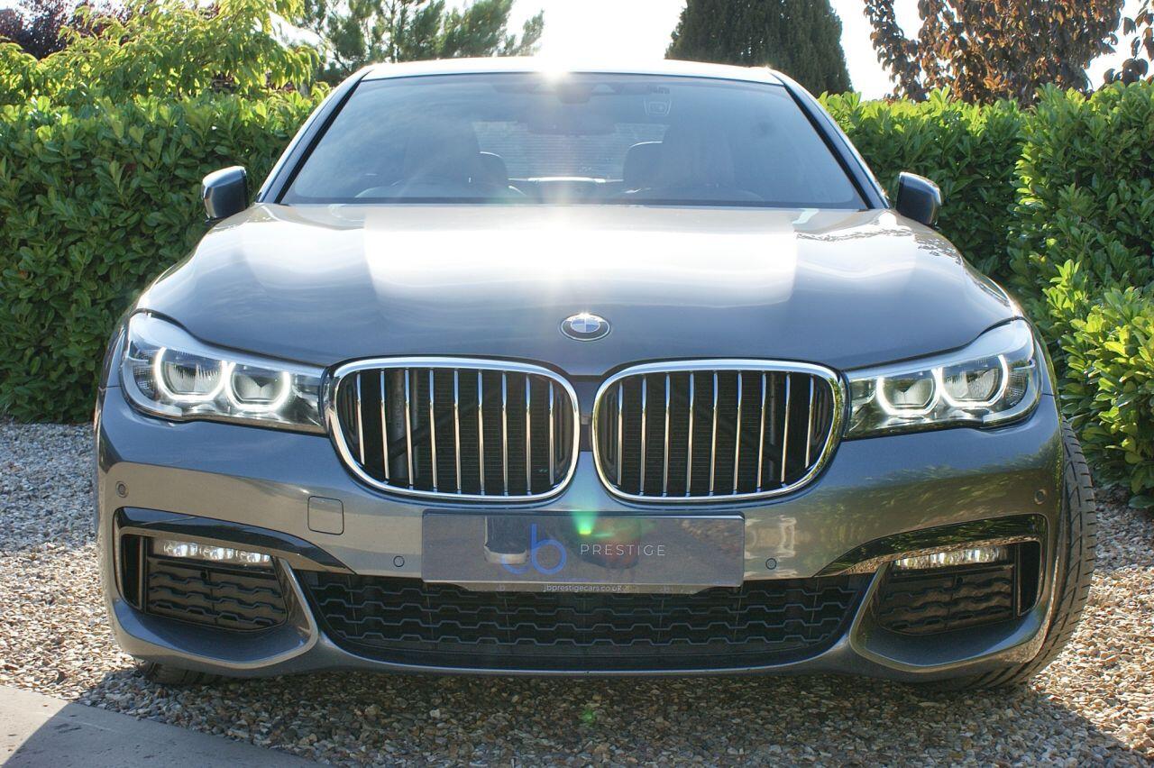 BMW 7 Series view 5