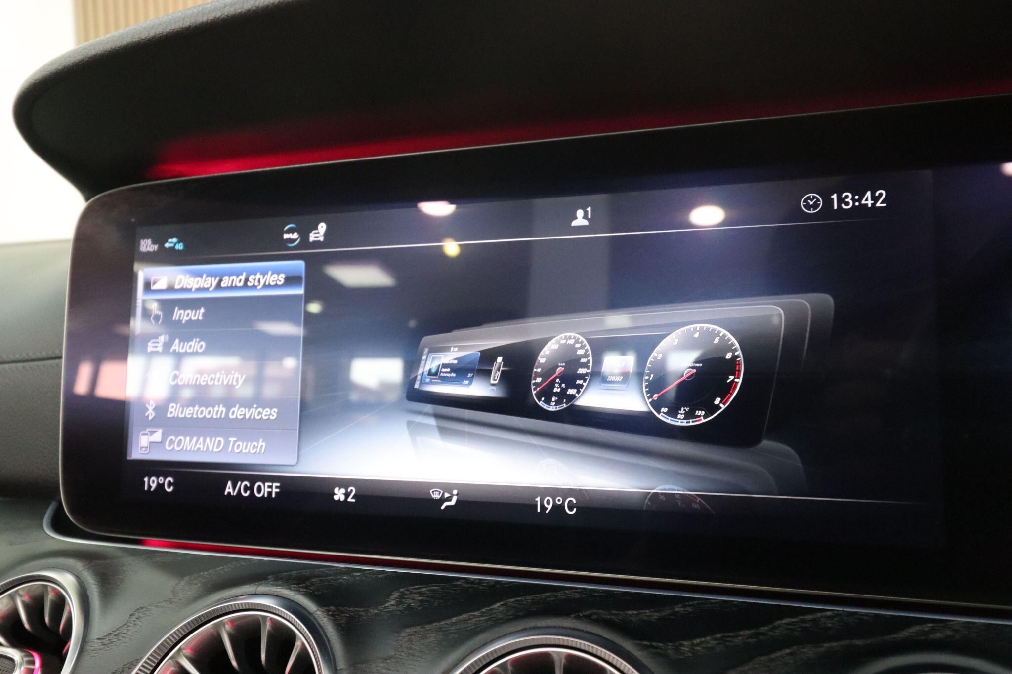 Mercedes-Benz E Class view 38