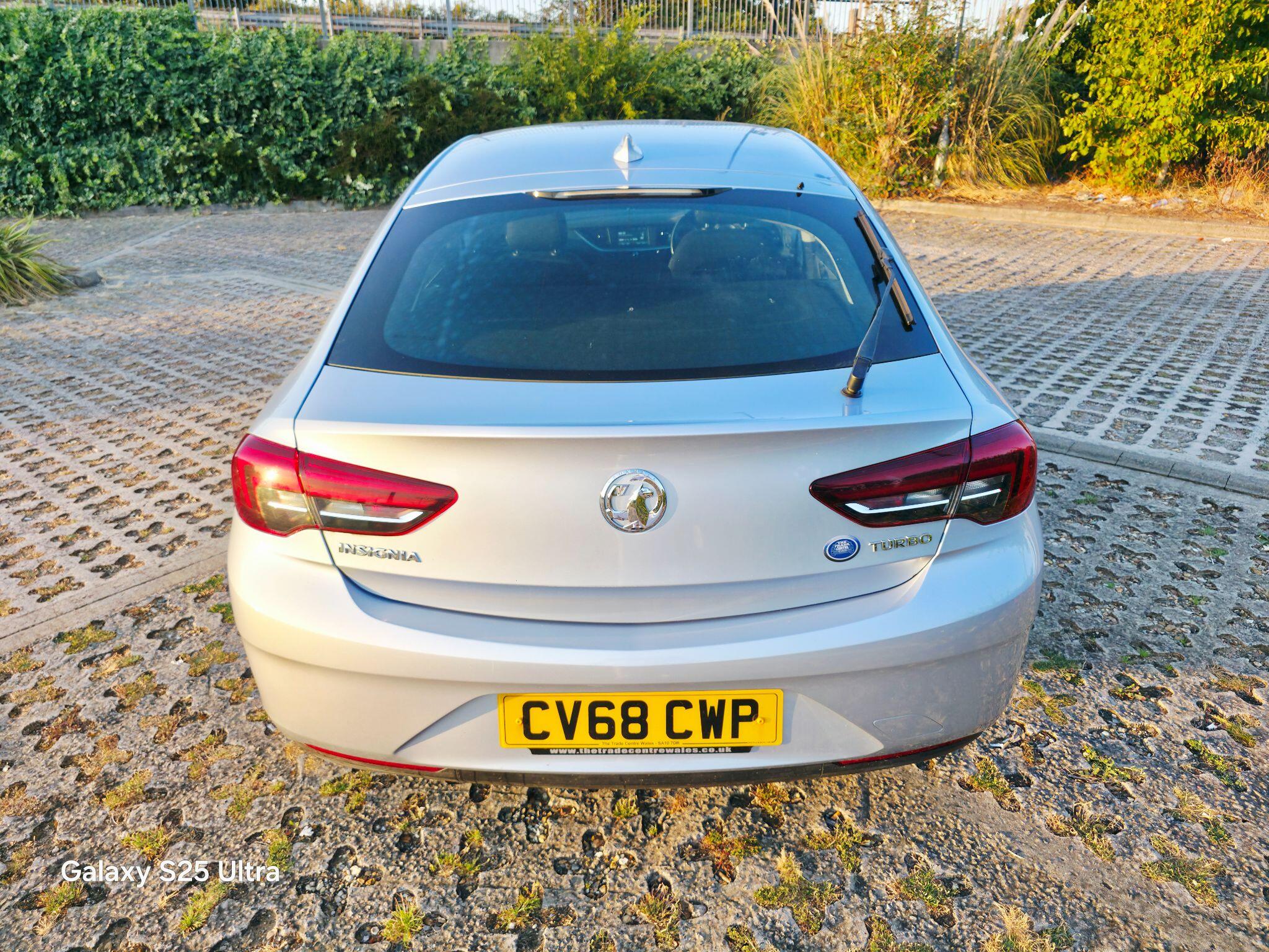 Vauxhall Insignia view 11