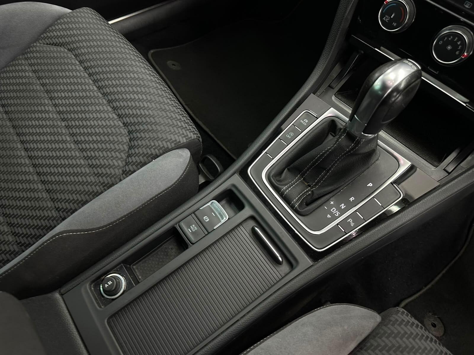 Volkswagen Golf view 50