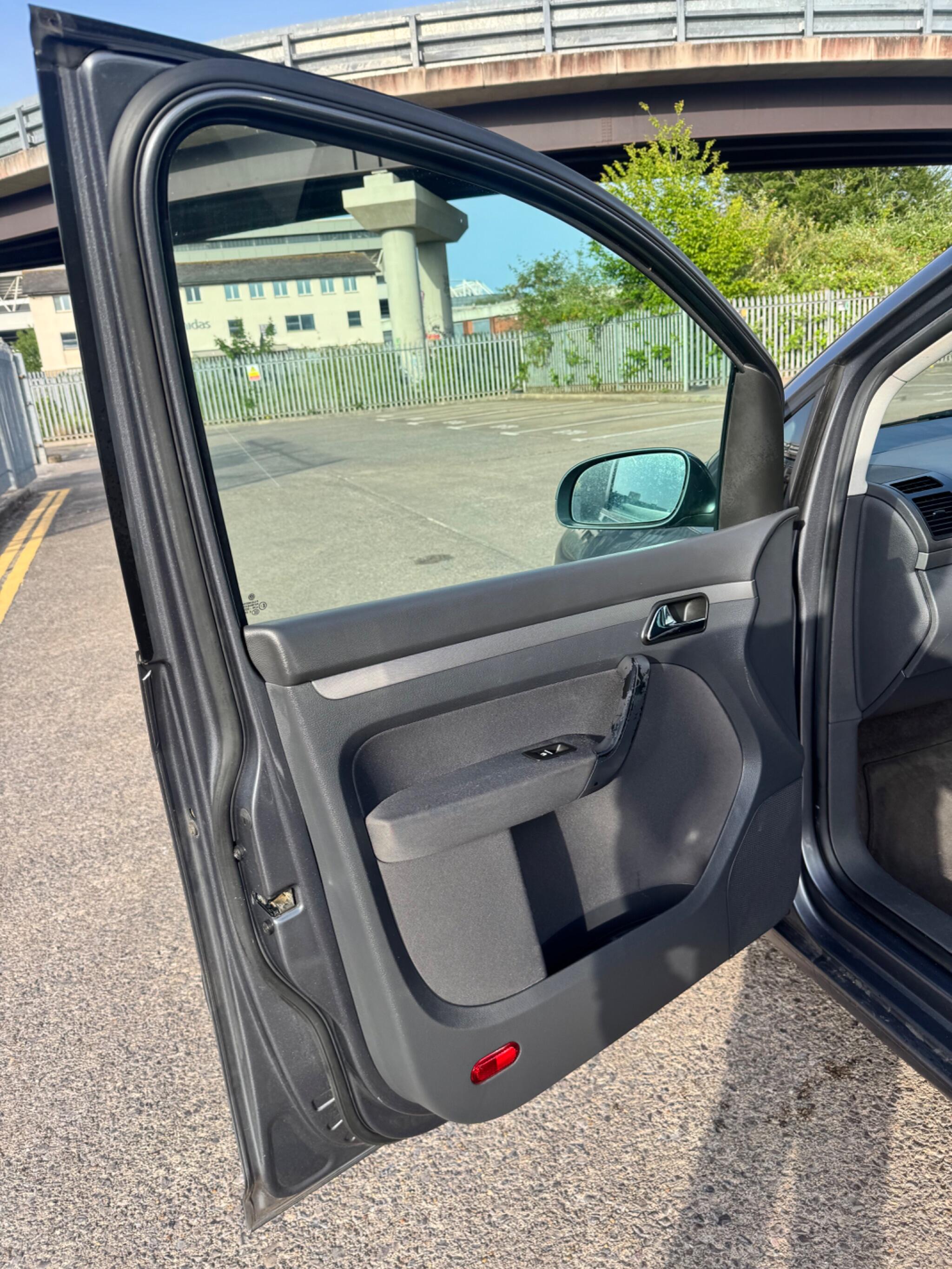 Volkswagen Touran view 35