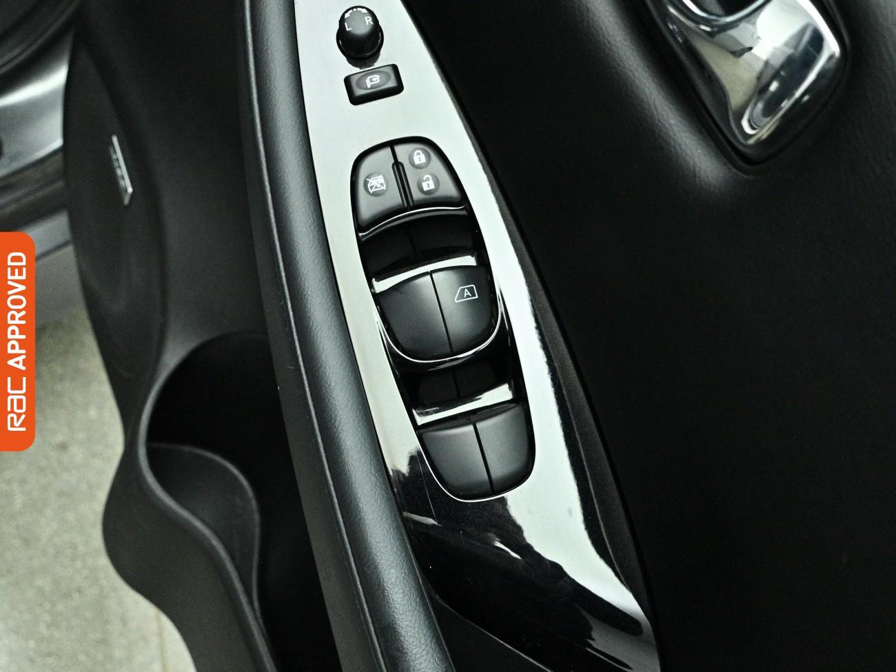 Nissan Leaf view 25