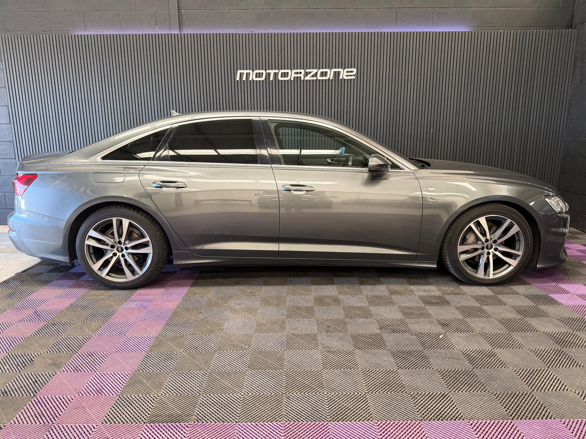 Audi A6 view 14