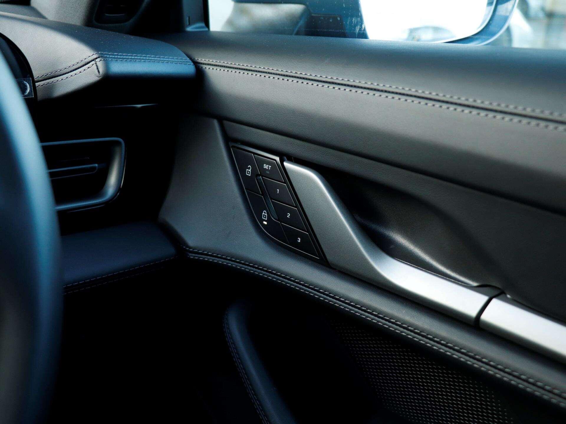 Porsche Taycan view 22