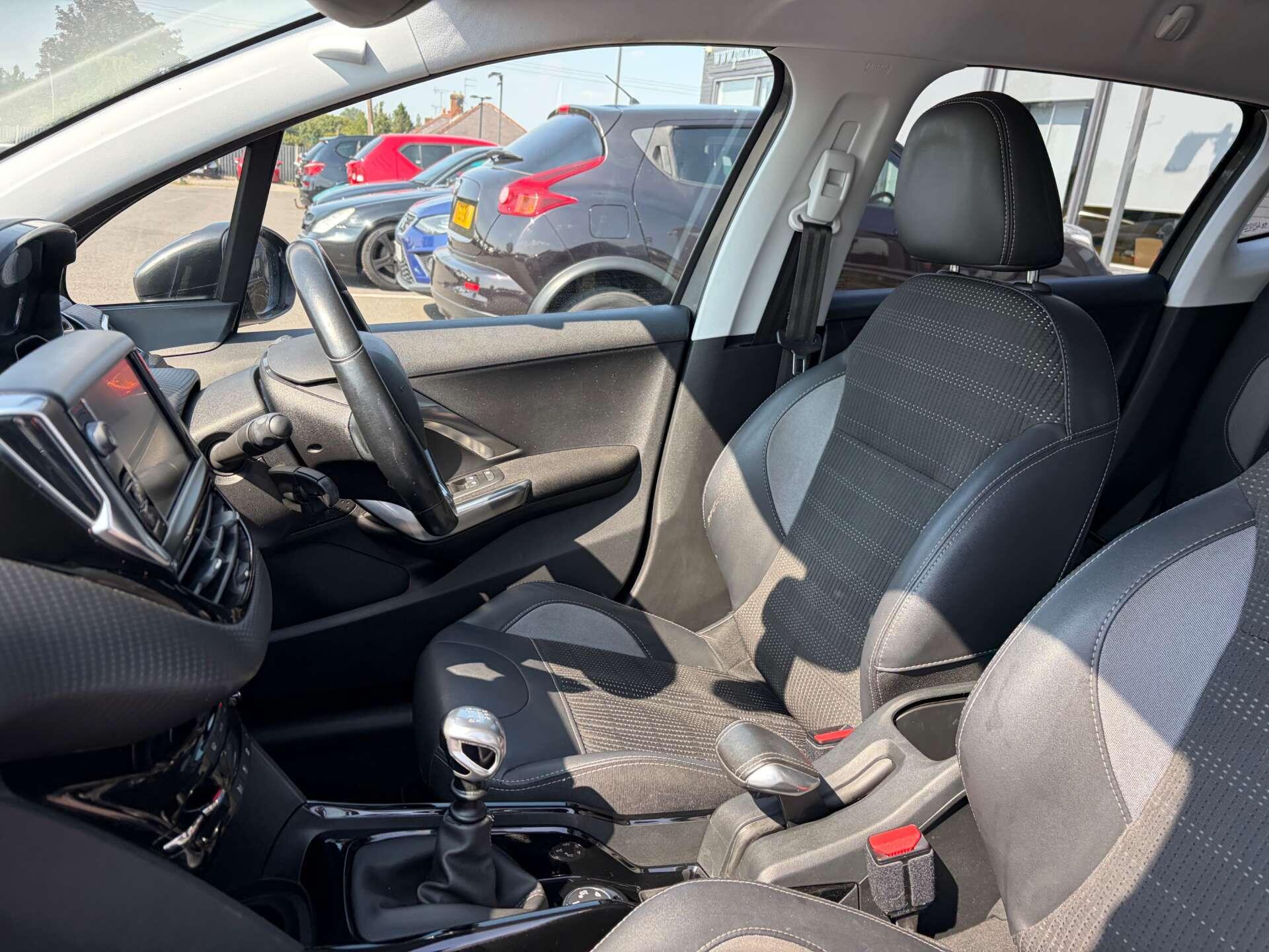 Peugeot 2008 view 18