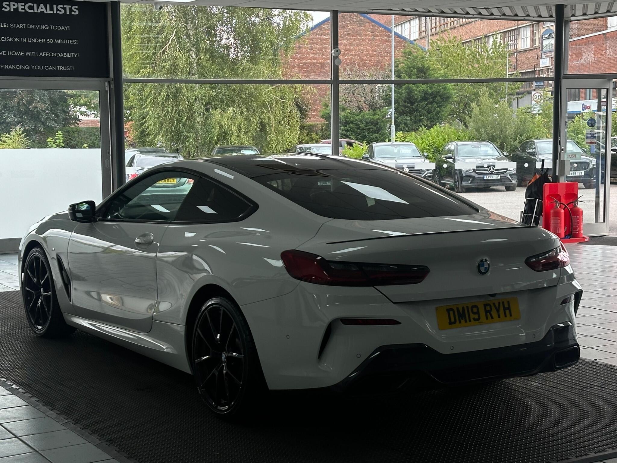 BMW 8 Series view 9
