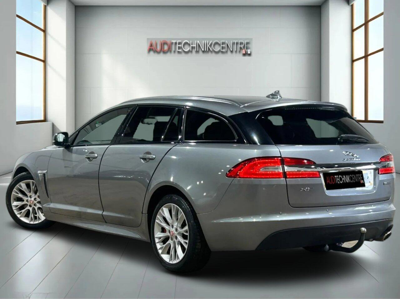 Jaguar XF view 5