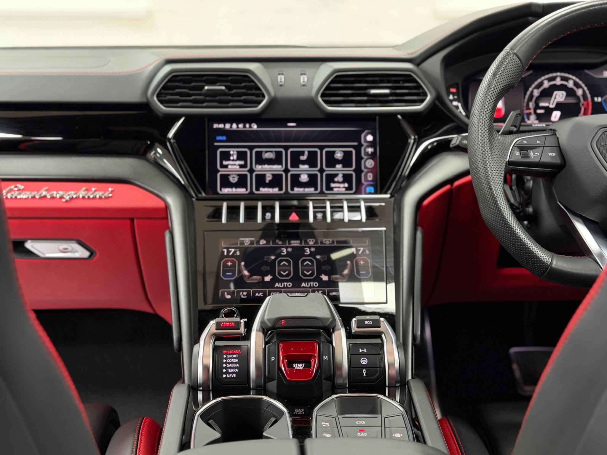 Lamborghini Urus view 23