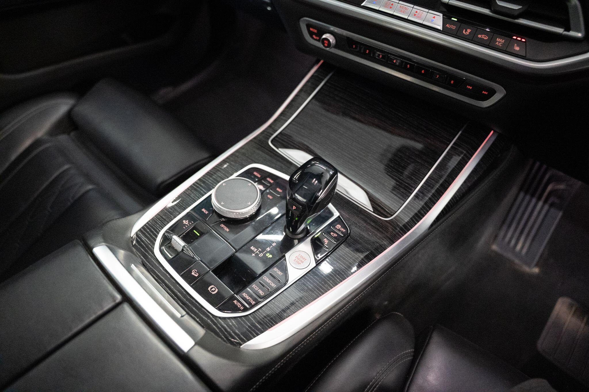 BMW X7 view 34