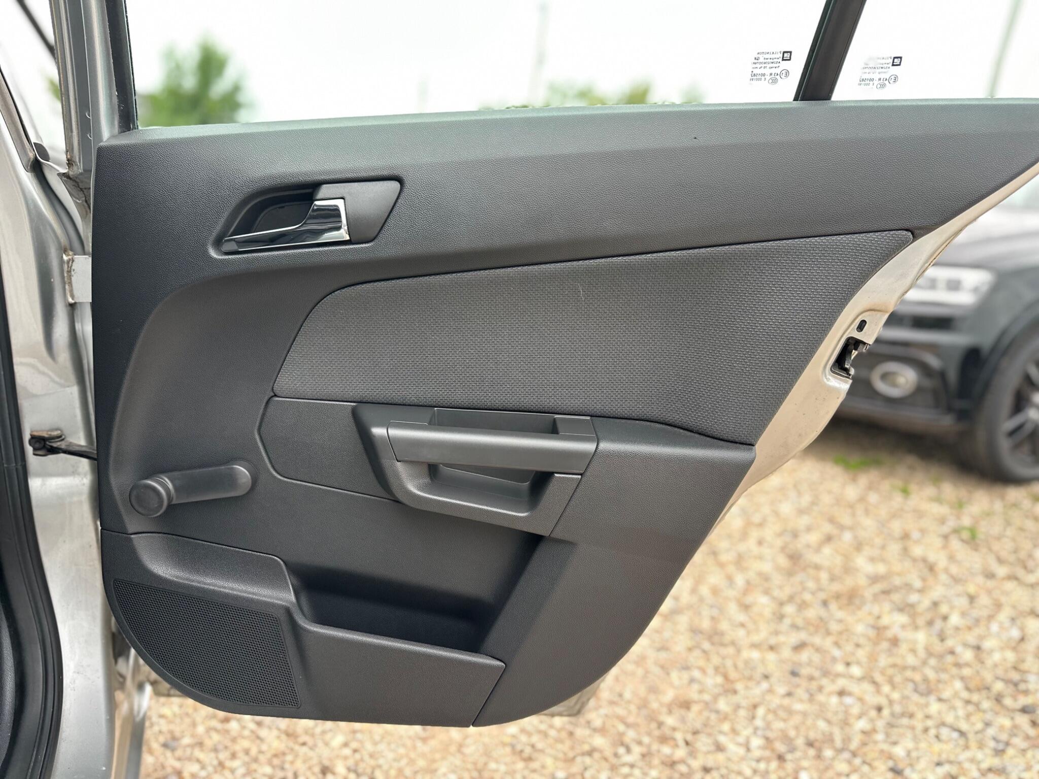 Vauxhall Astra view 43