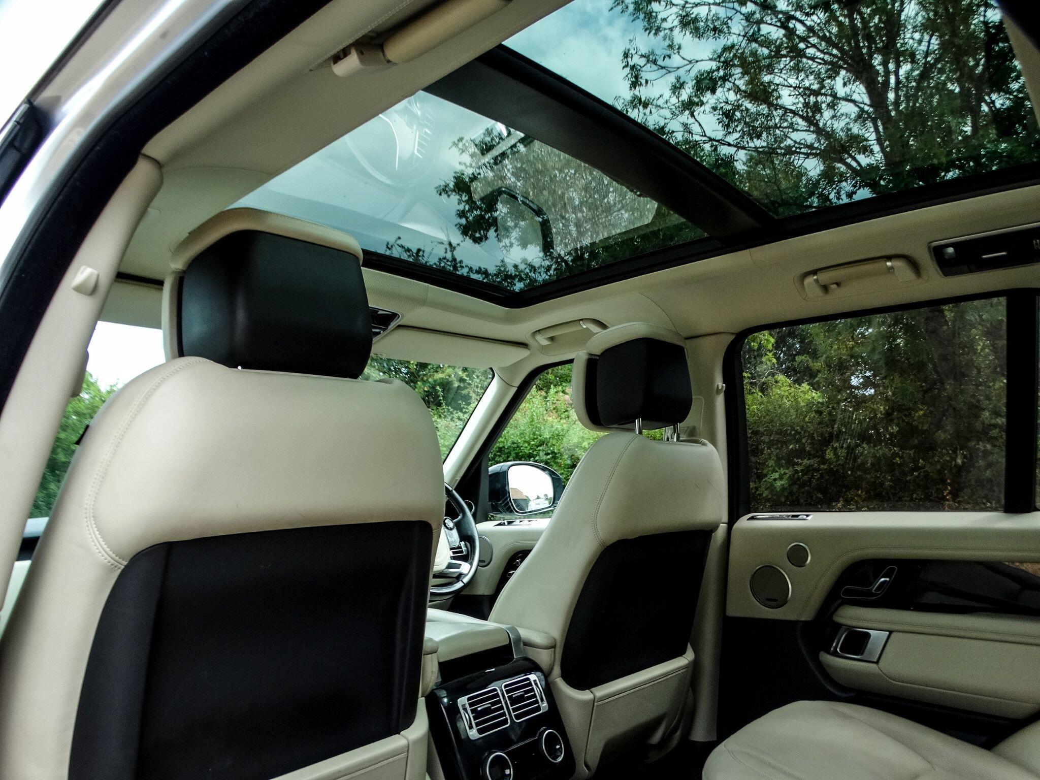 Land Rover Range Rover view 14