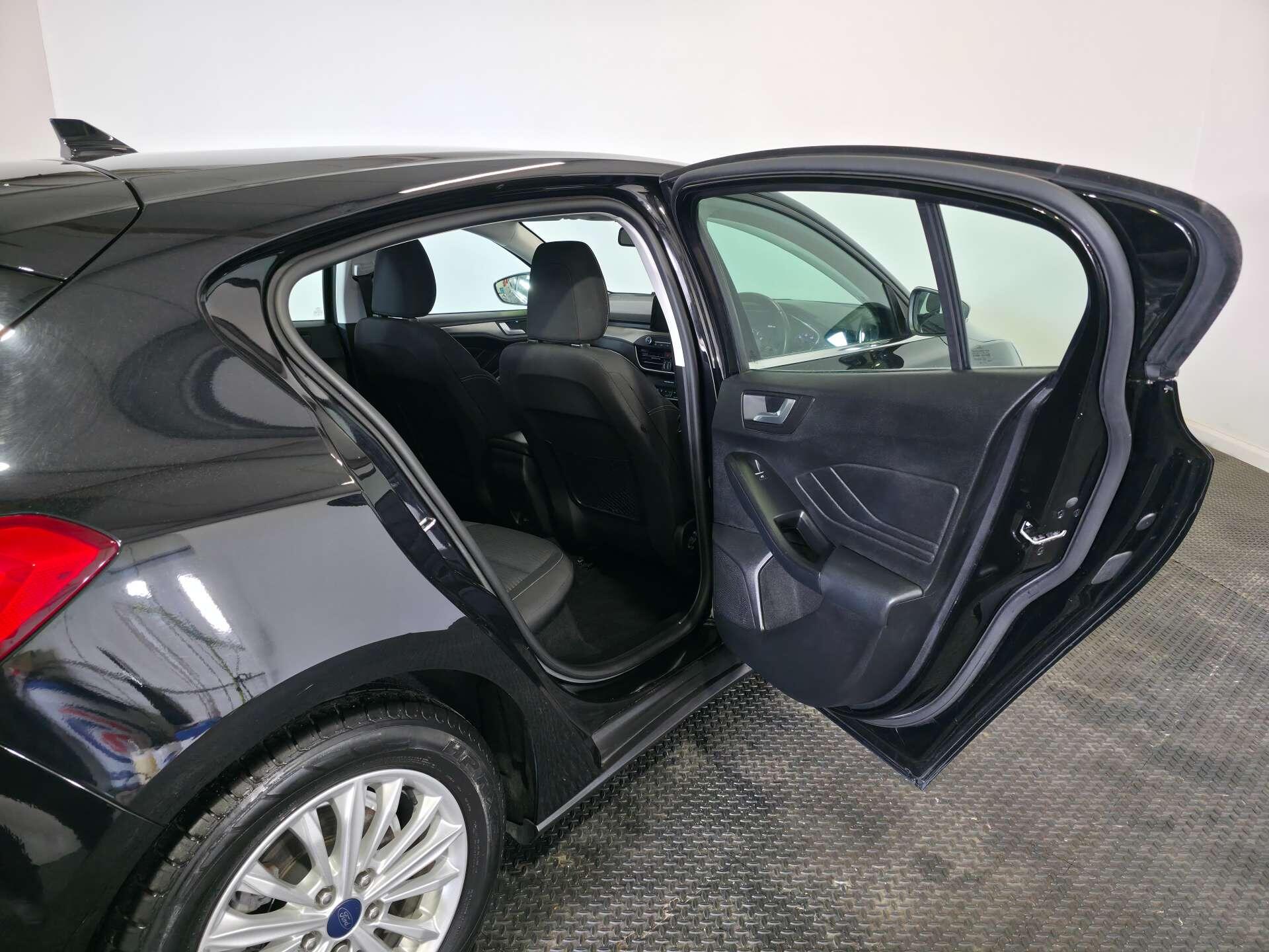Ford Focus view 51