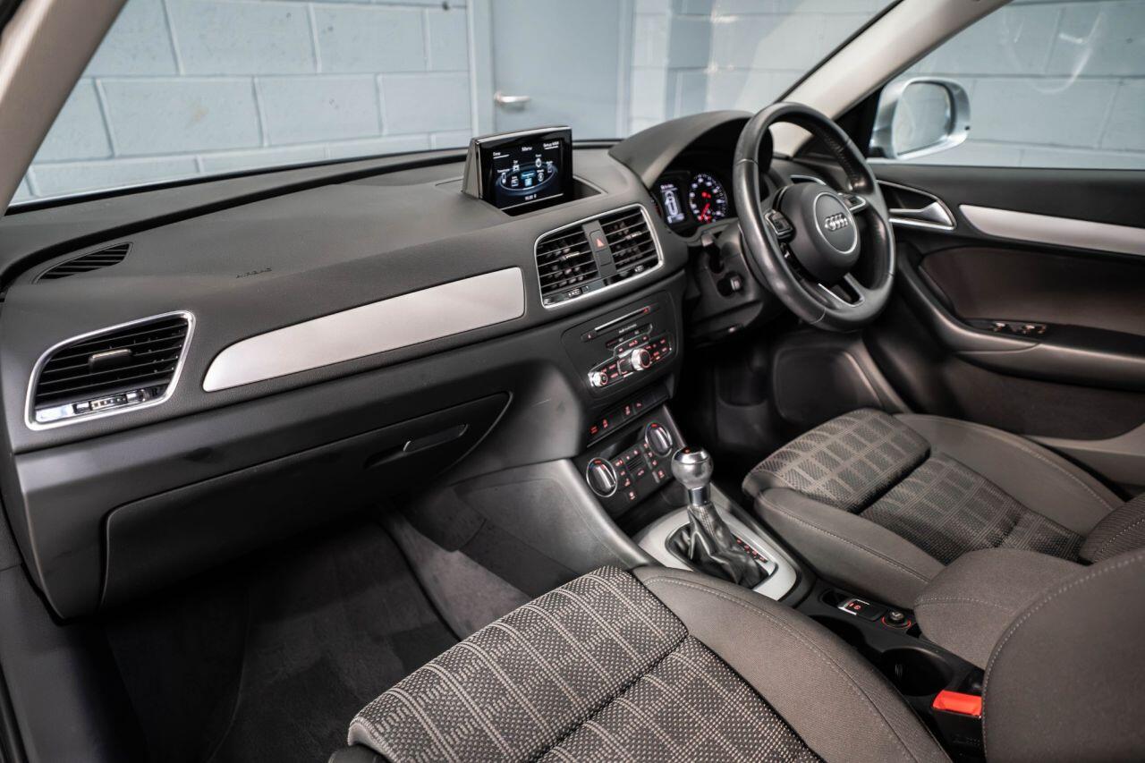 Audi Q3 view 15