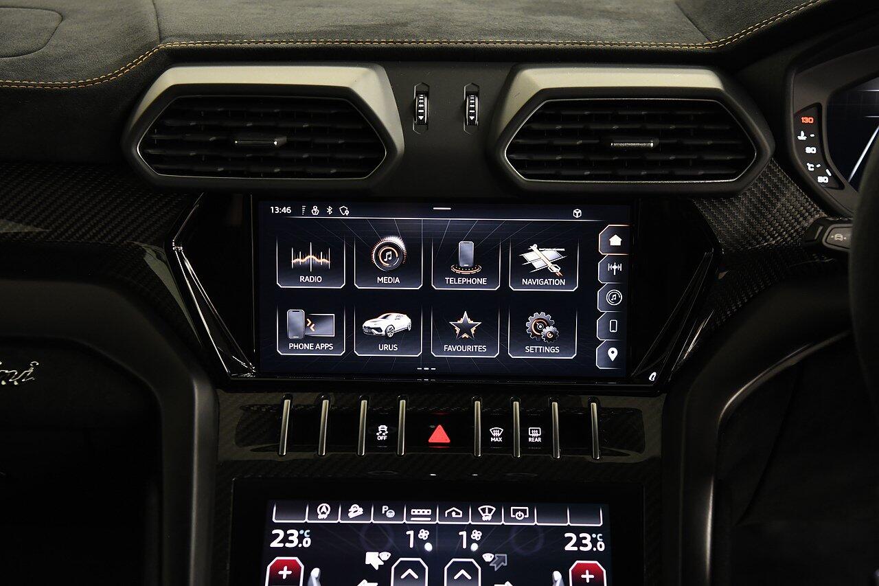 Lamborghini Urus view 20