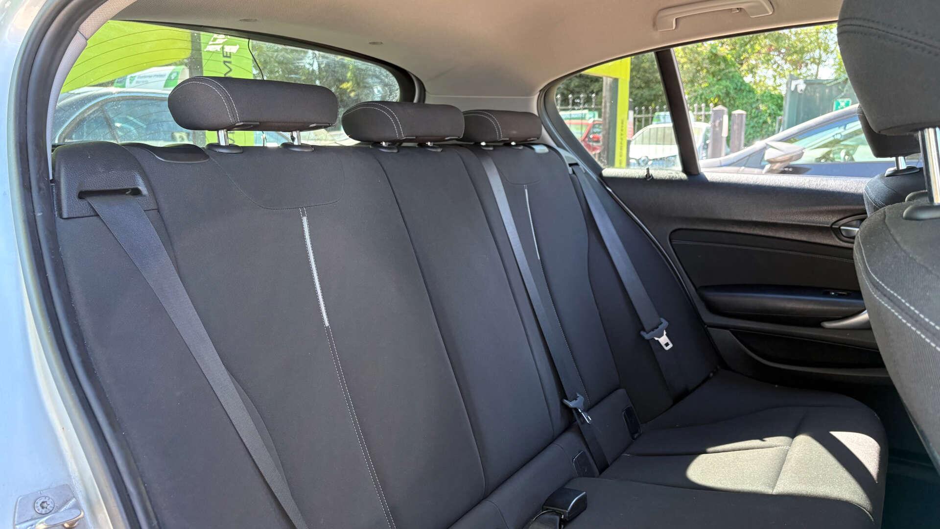 BMW 1 Series view 10