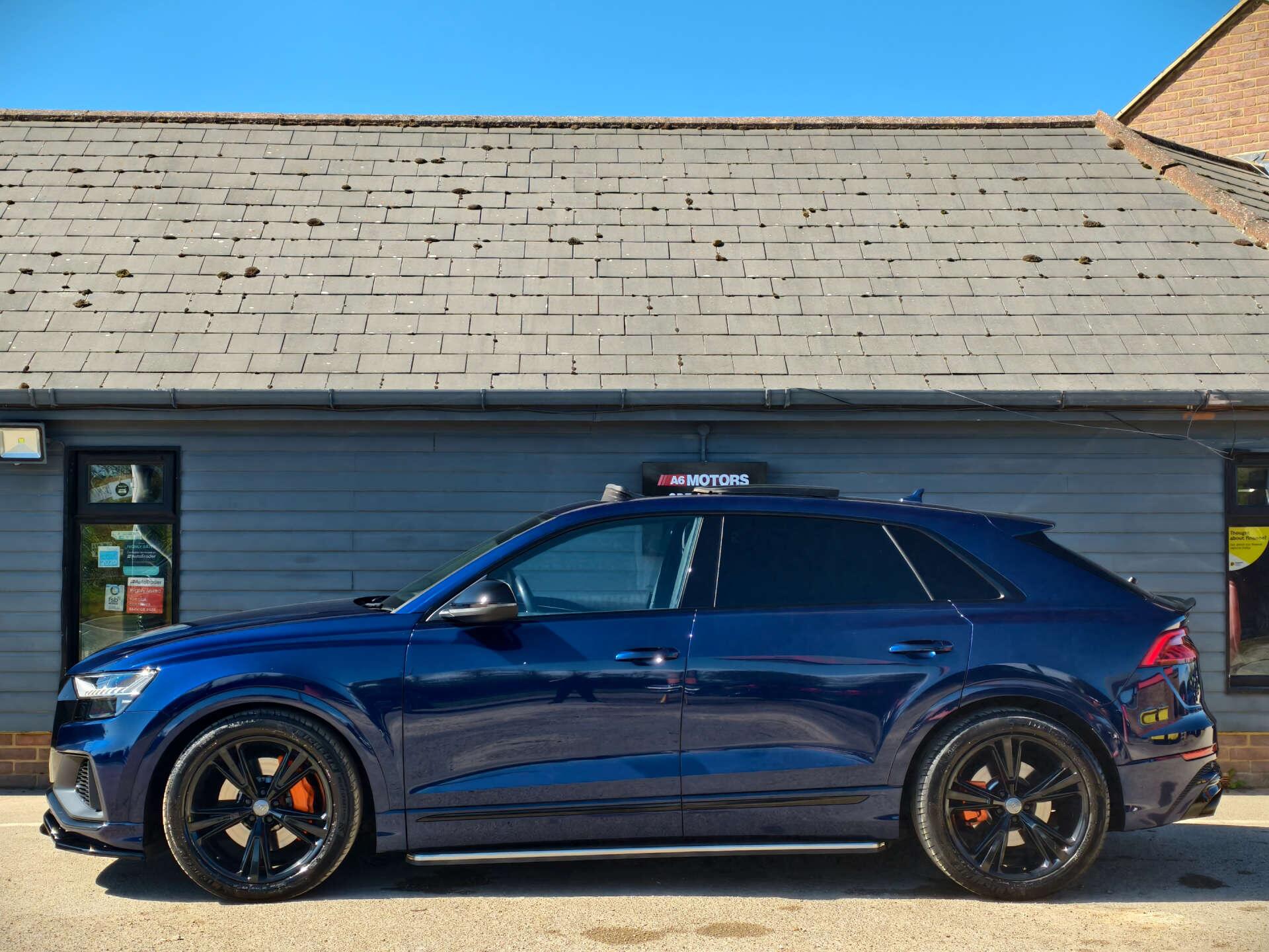 Audi Q8 view 15