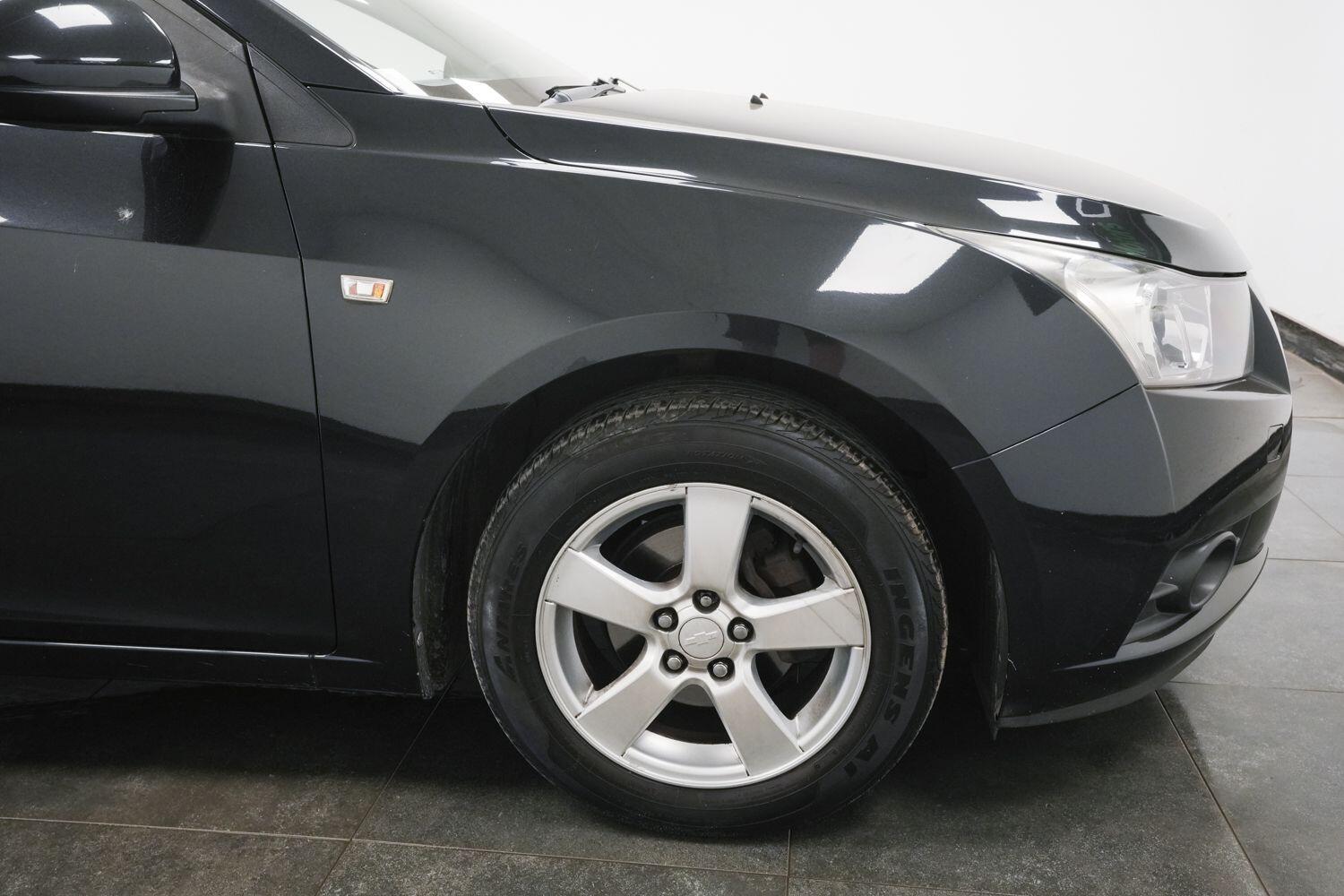 Chevrolet Cruze view 4