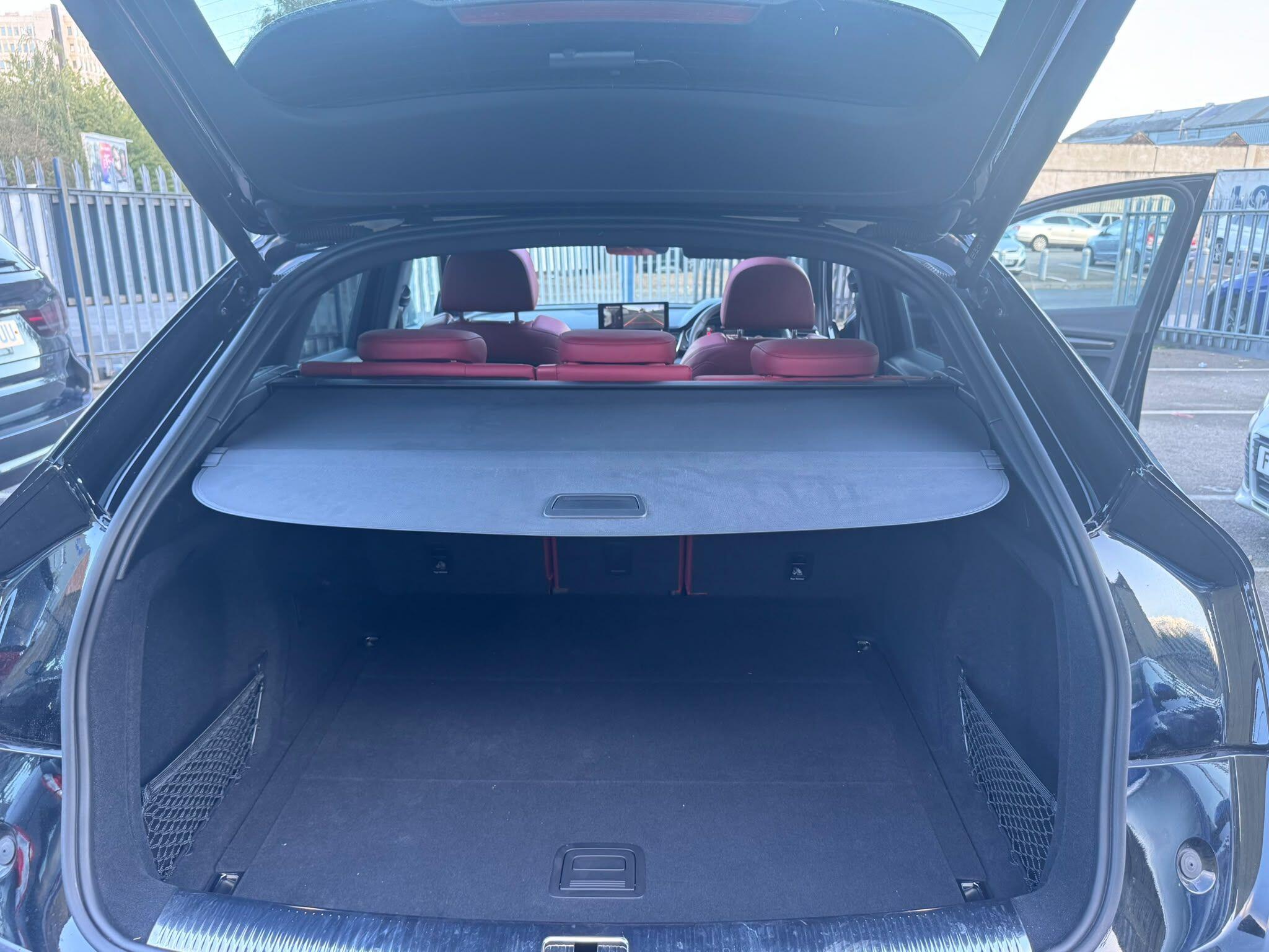 Audi SQ5 view 42