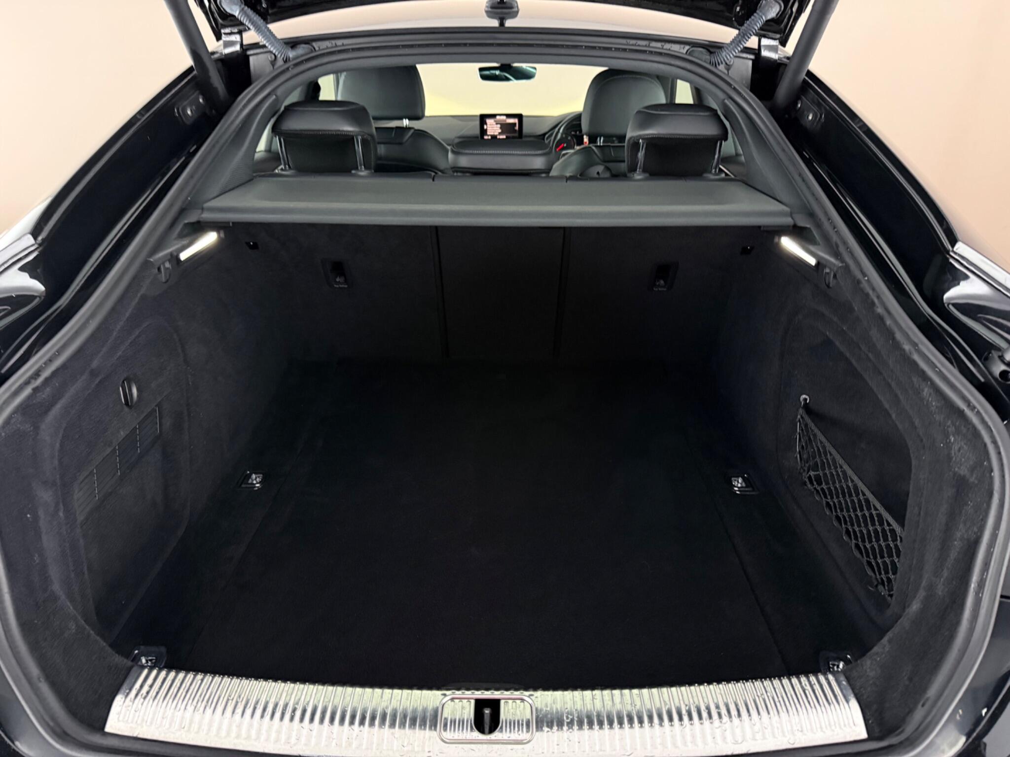 Audi A5 view 9
