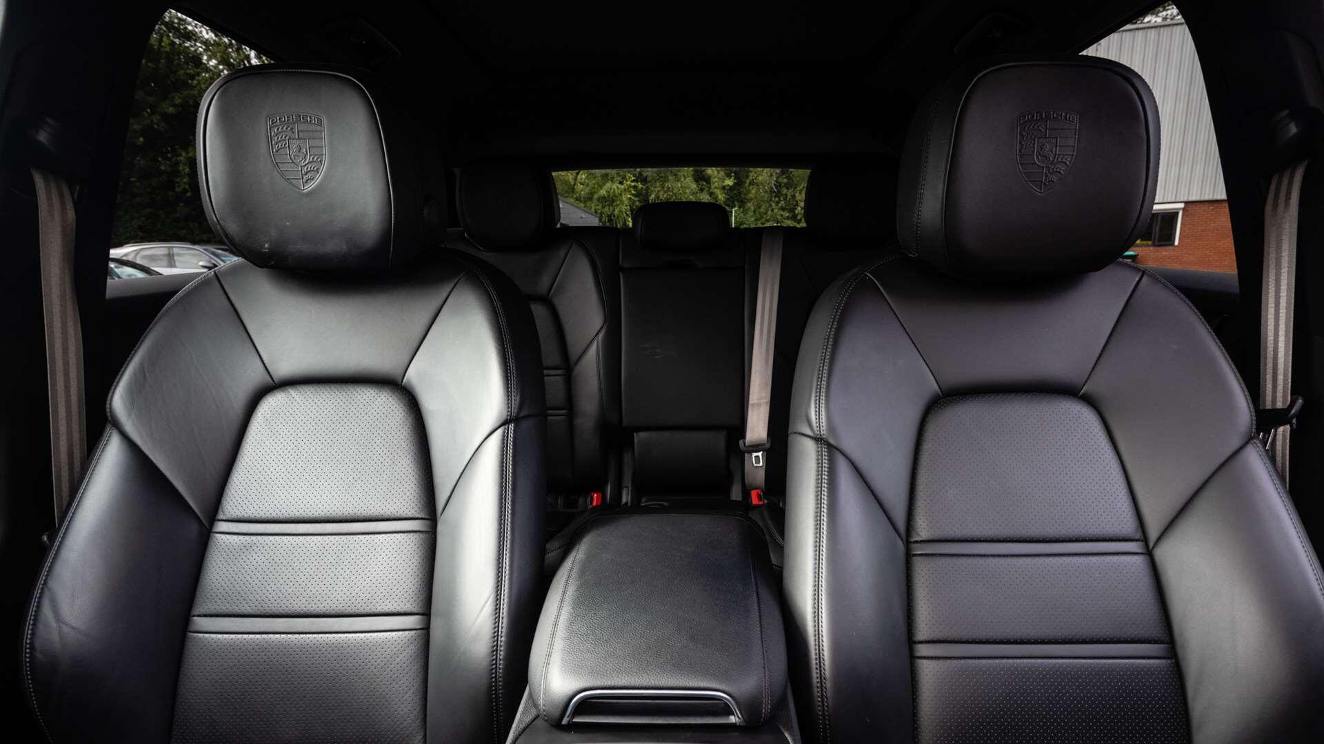 Porsche Cayenne view 16
