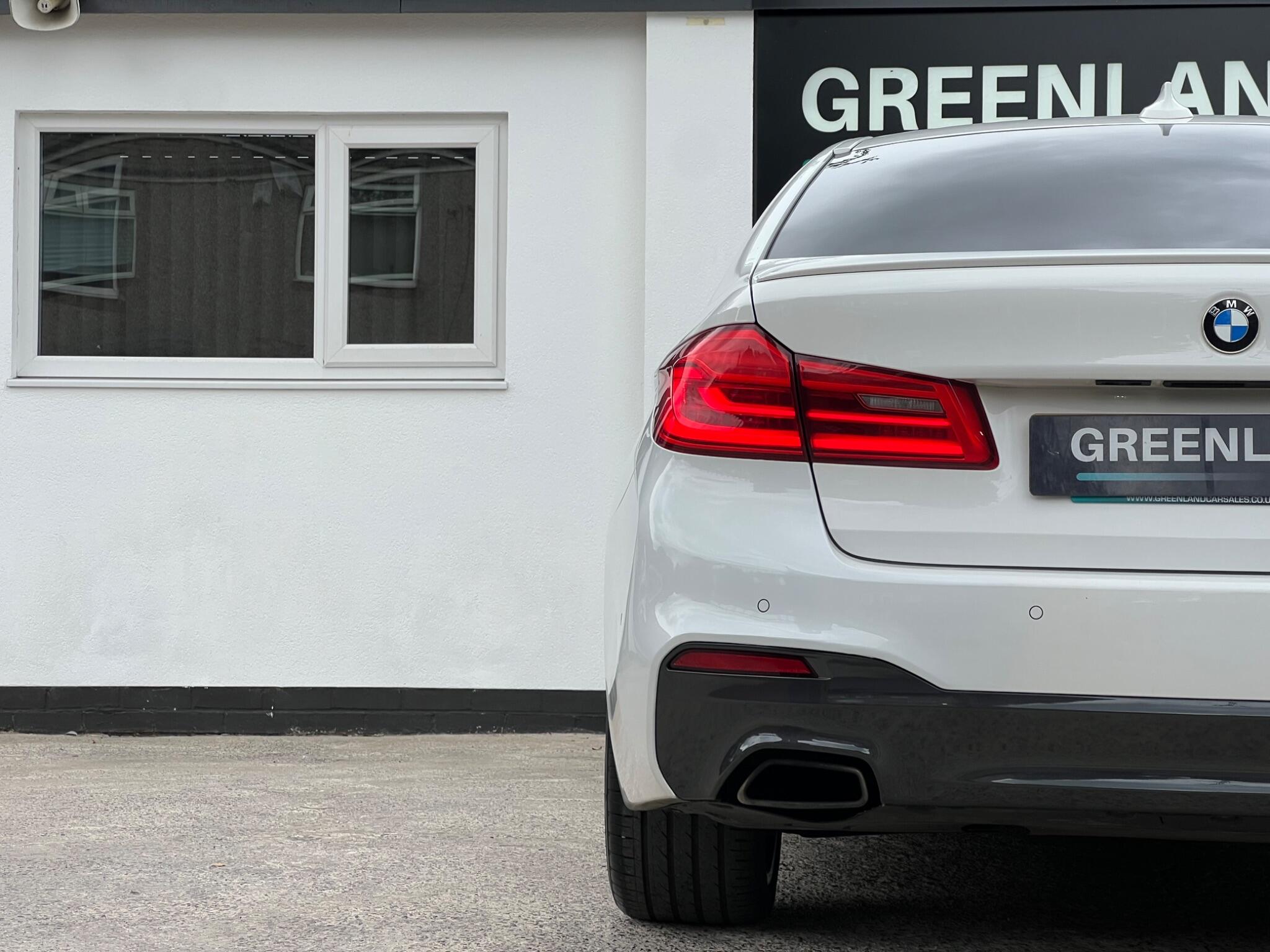 BMW 5 Series view 26