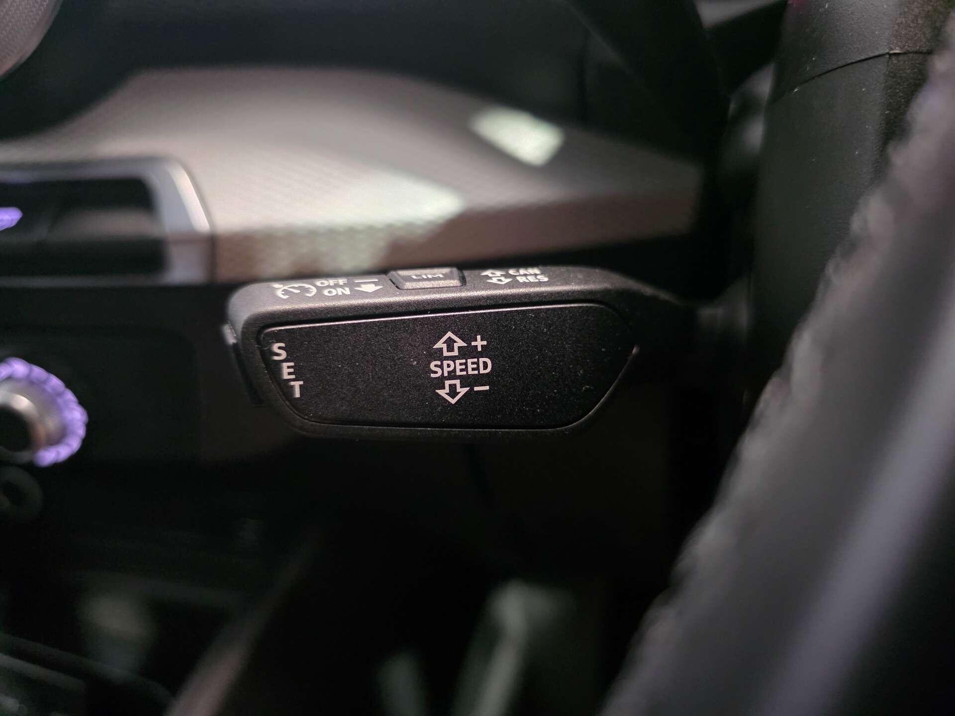 Audi Q2 view 24