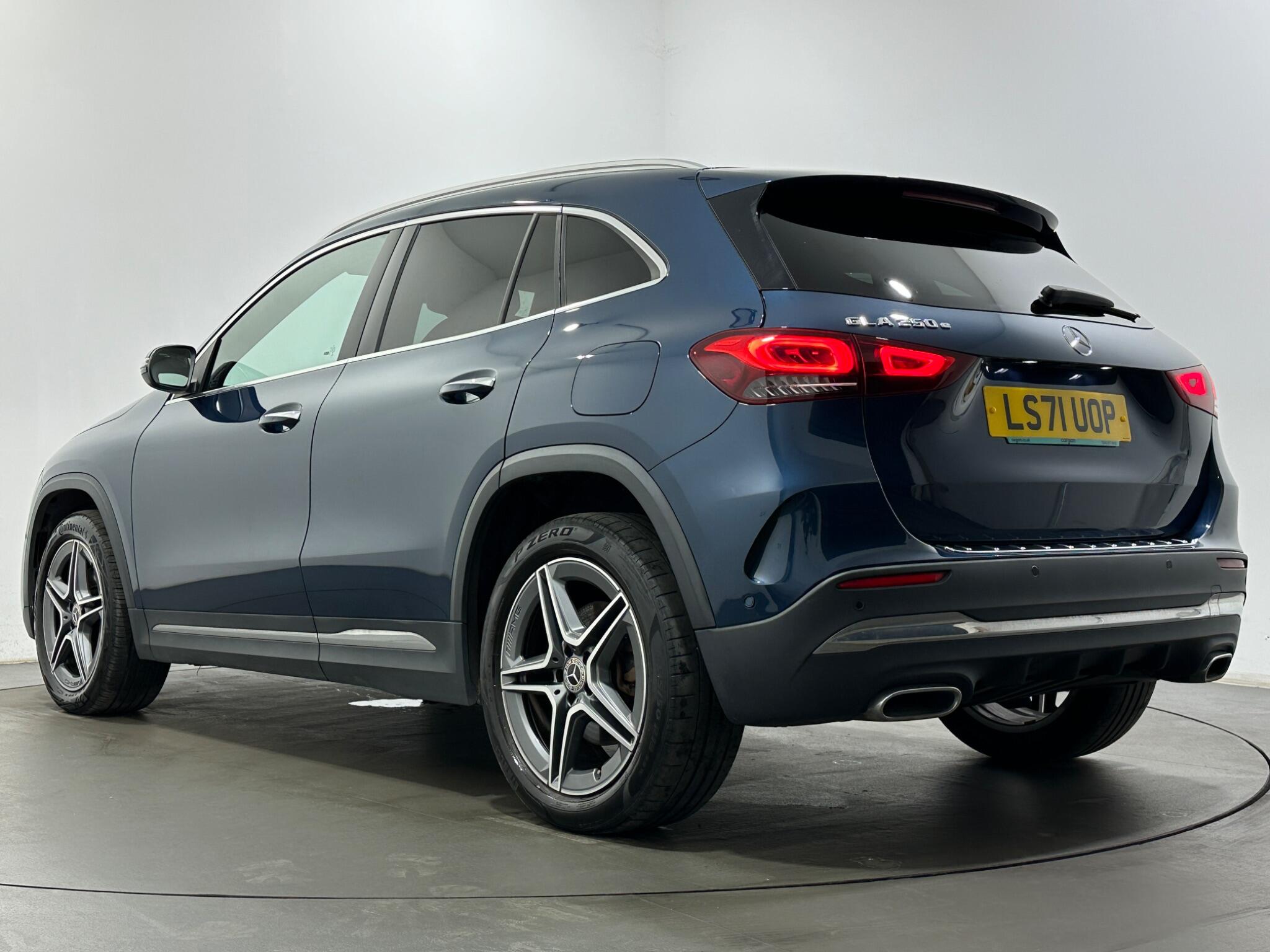 Mercedes-Benz Gla view 51