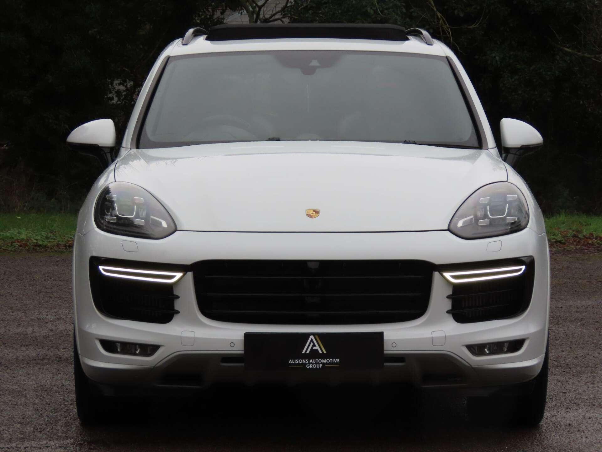 Porsche Cayenne view 3