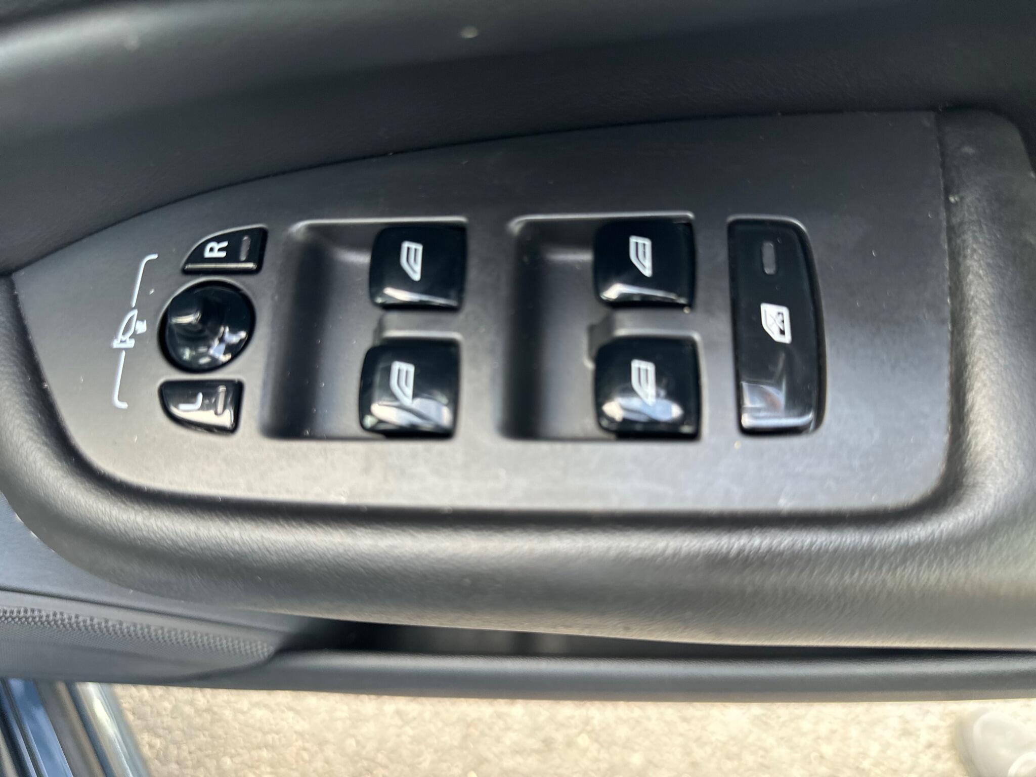 Volvo XC90 view 24