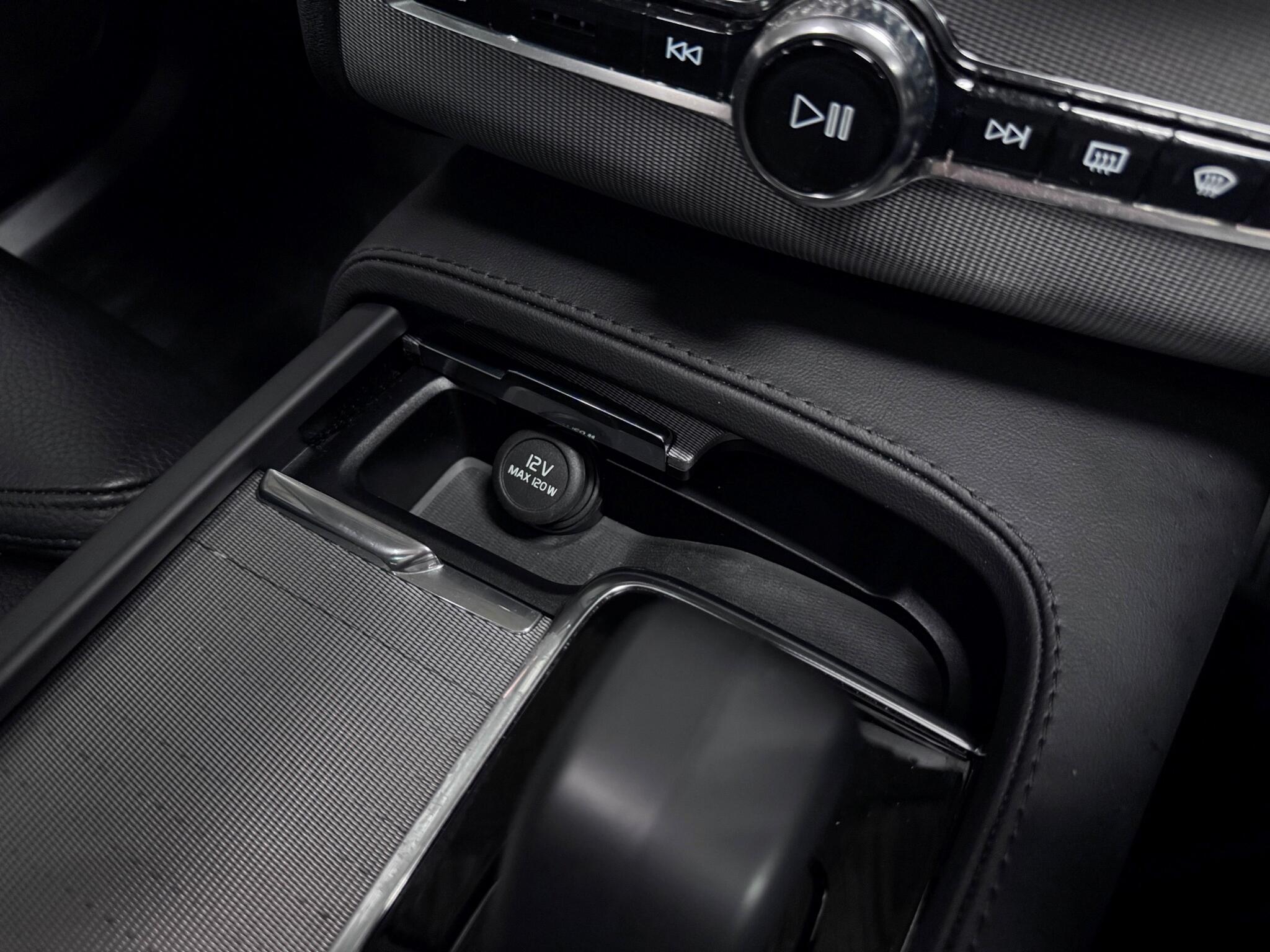 Volvo XC90 view 41