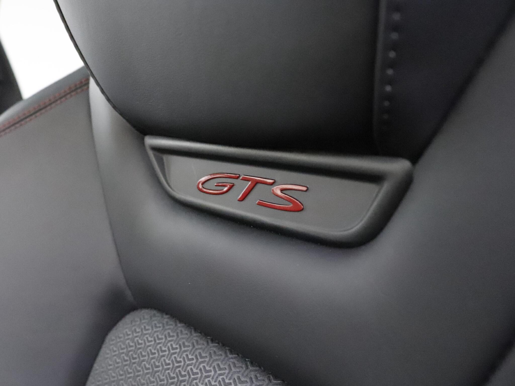 Porsche Macan view 34