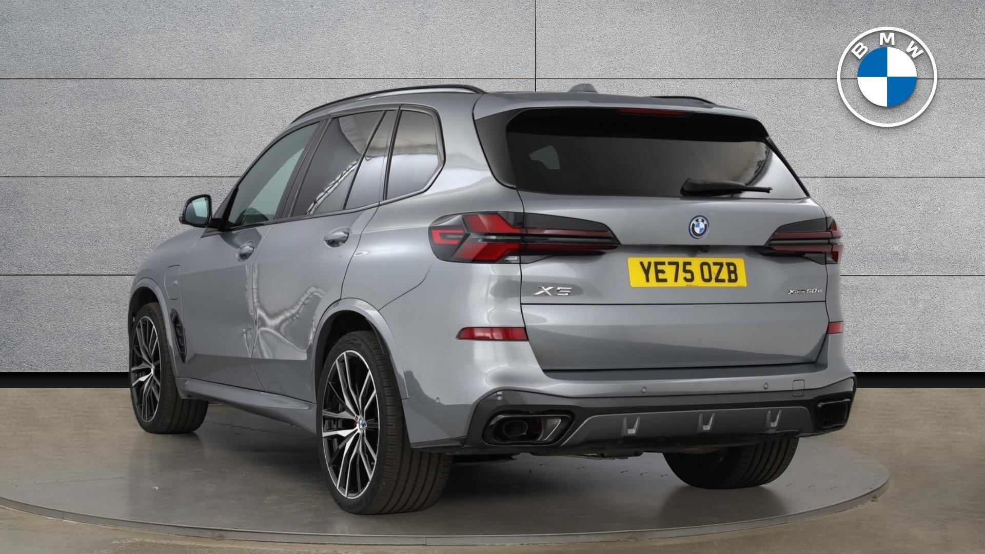 BMW X5 view 2