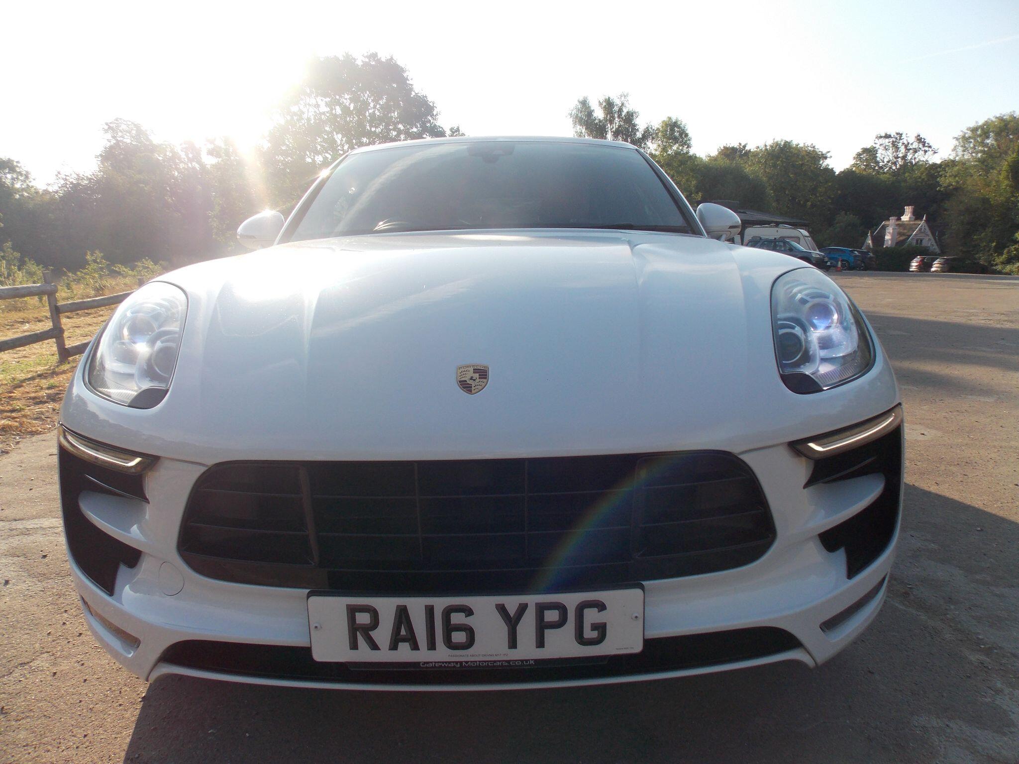 Porsche Macan view 7