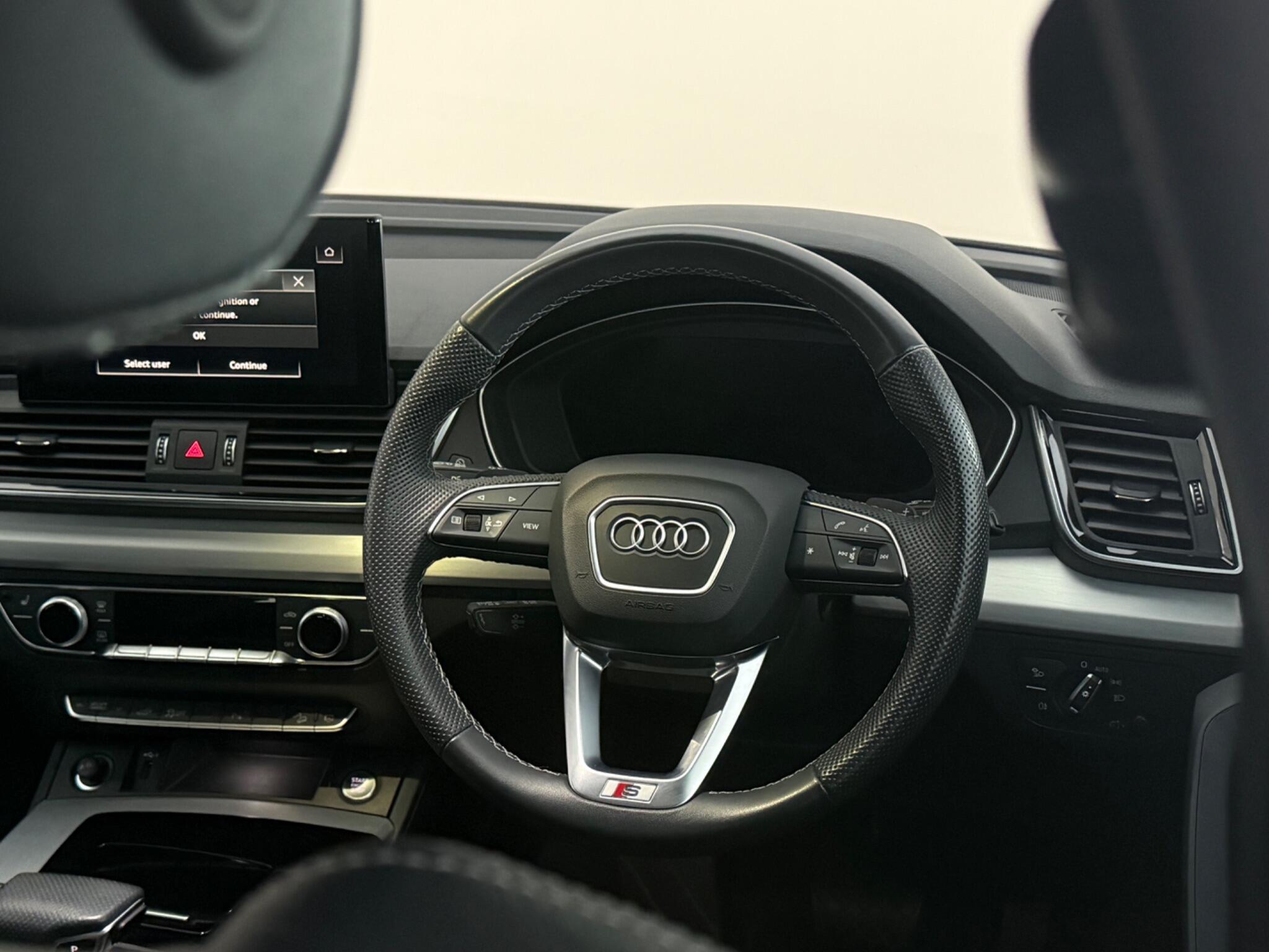 Audi Q5 view 14