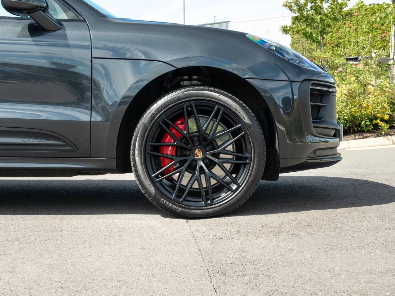 Porsche Macan view 14