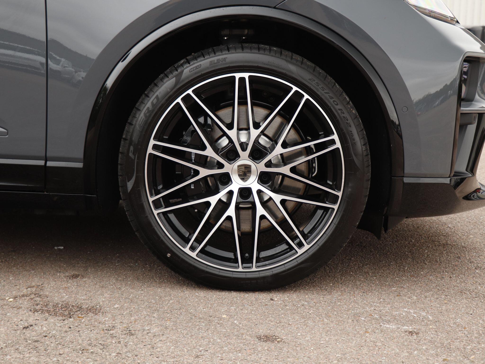 Porsche Macan view 35