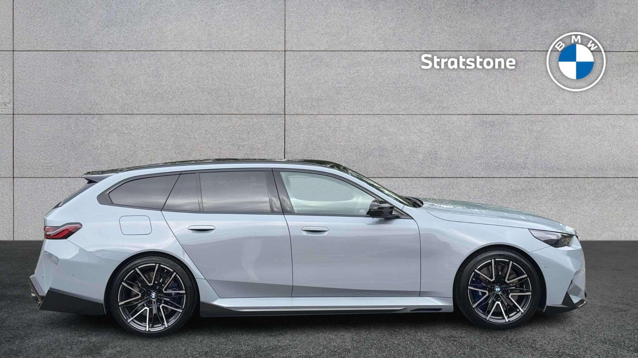 BMW M5 view 3