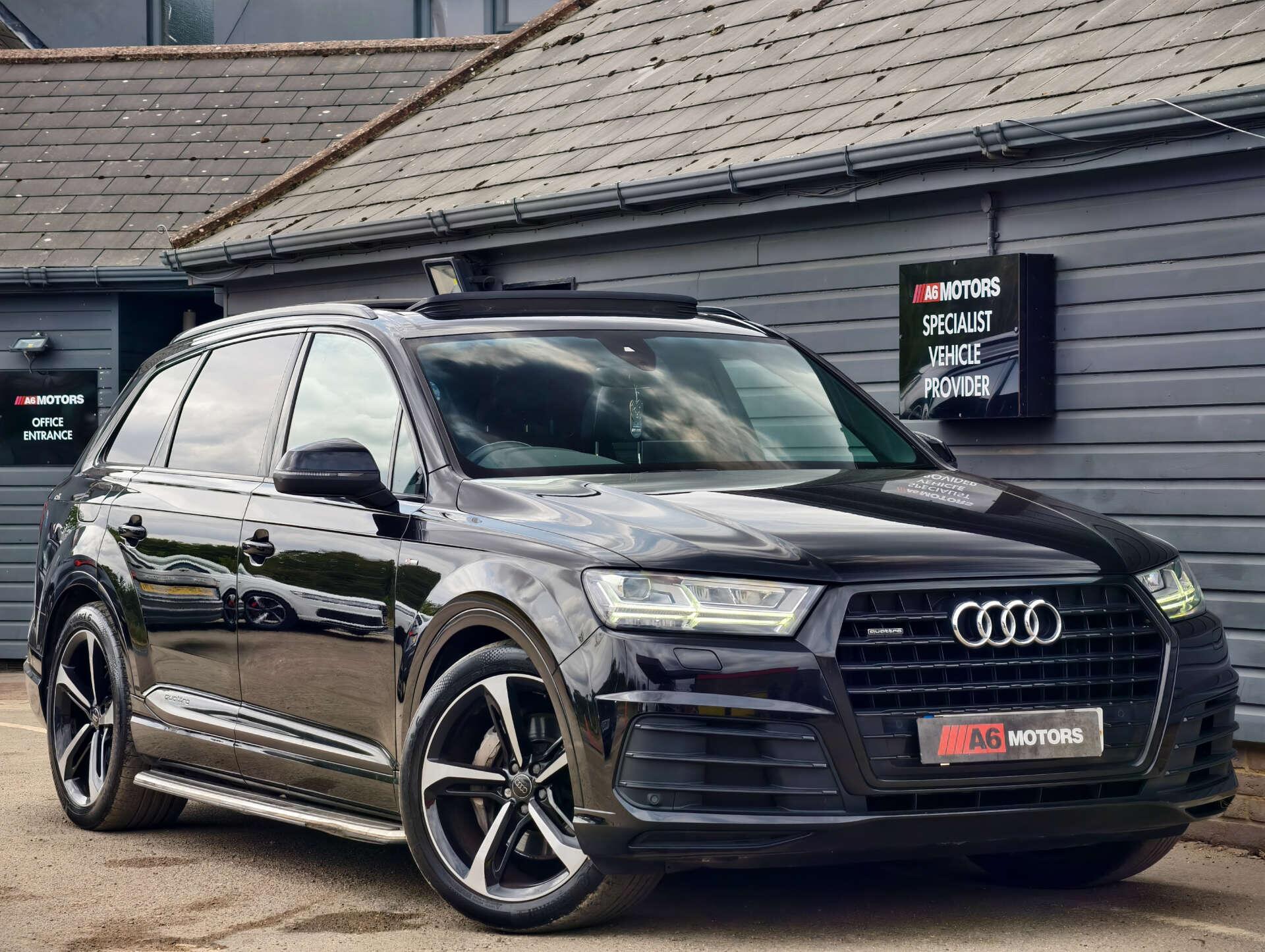 Audi Q7 view 11